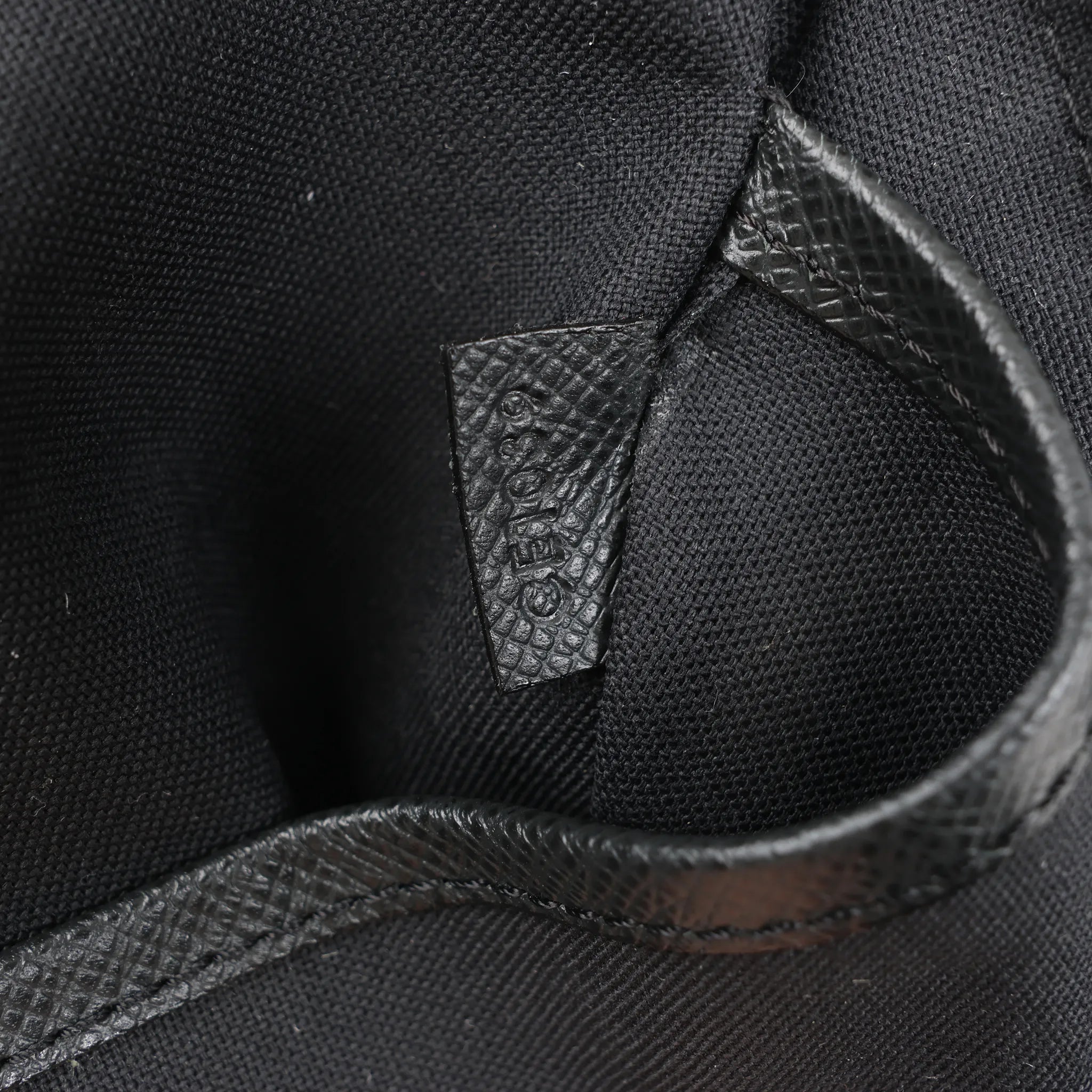 Louis Vuitton Porte Alexander Taiga Leather Handbag in Black M31162