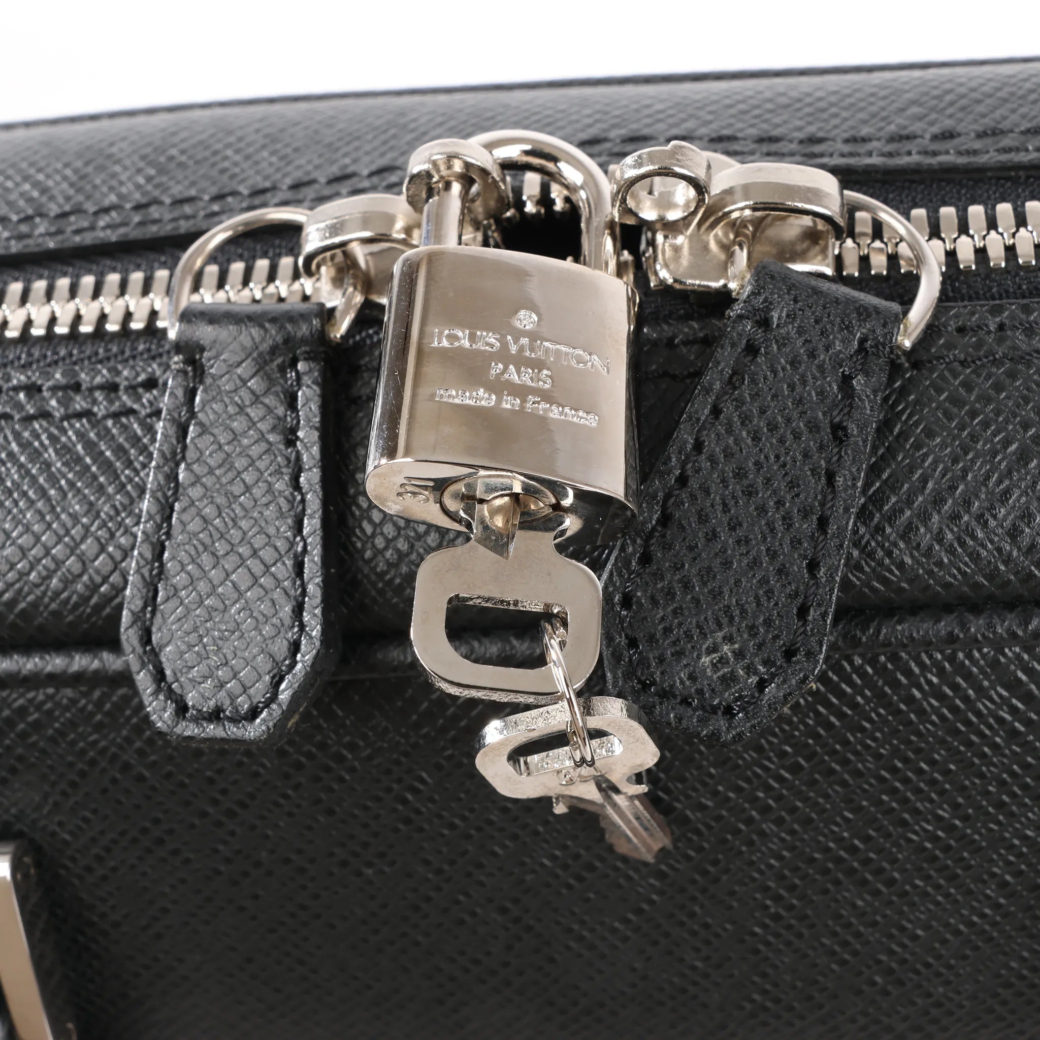 Louis Vuitton Porte Alexander Taiga Leather Handbag in Black M31162