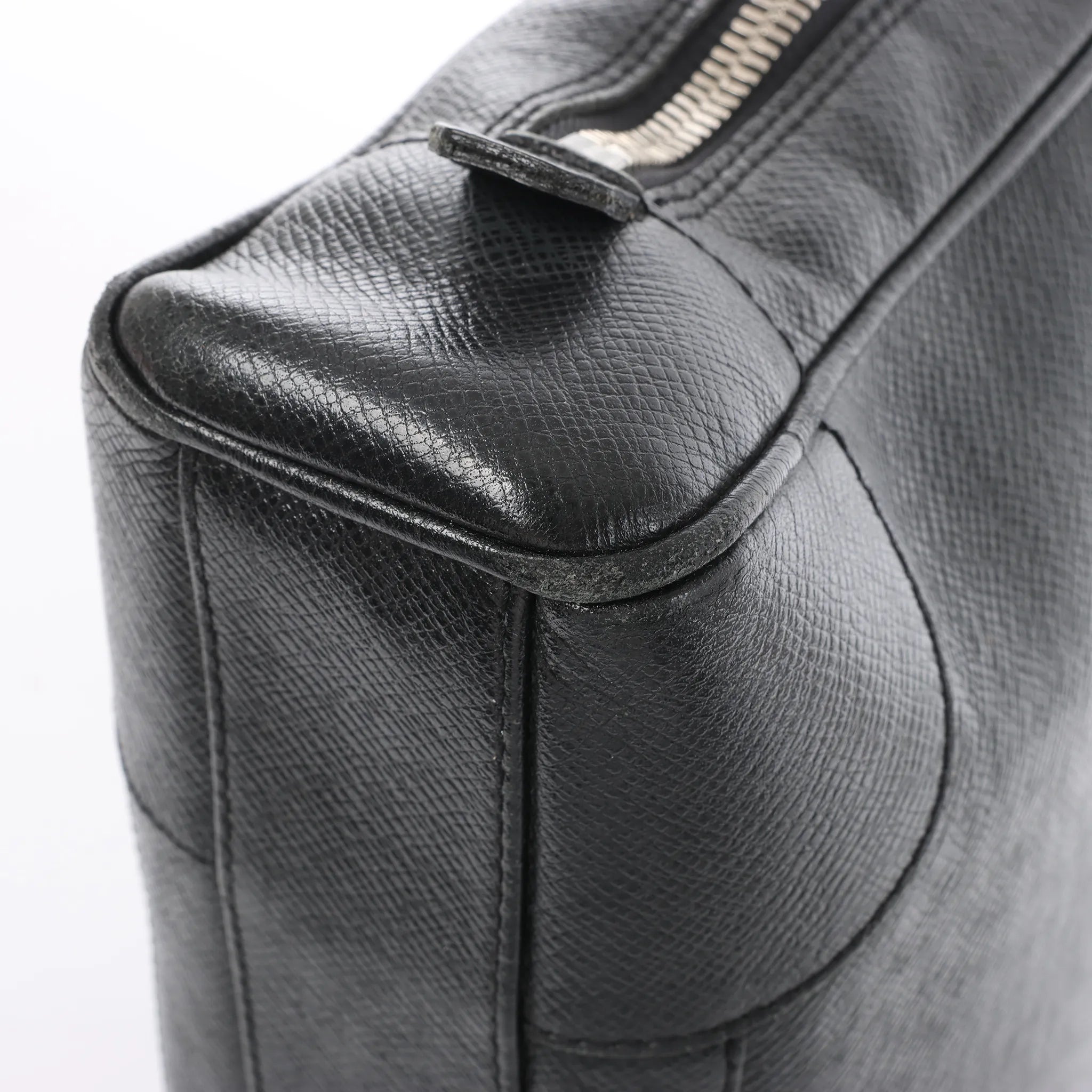Louis Vuitton Alexander Taiga Leather Handbag in Black M31162