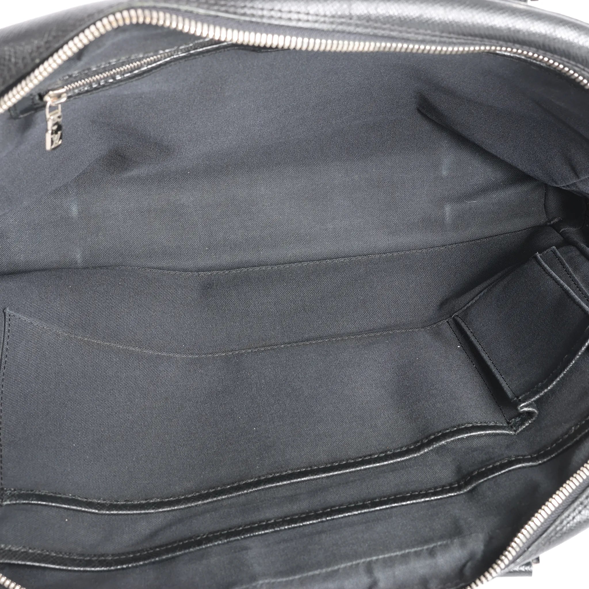 Louis Vuitton Alexander Taiga Leather Handbag in Black M31162