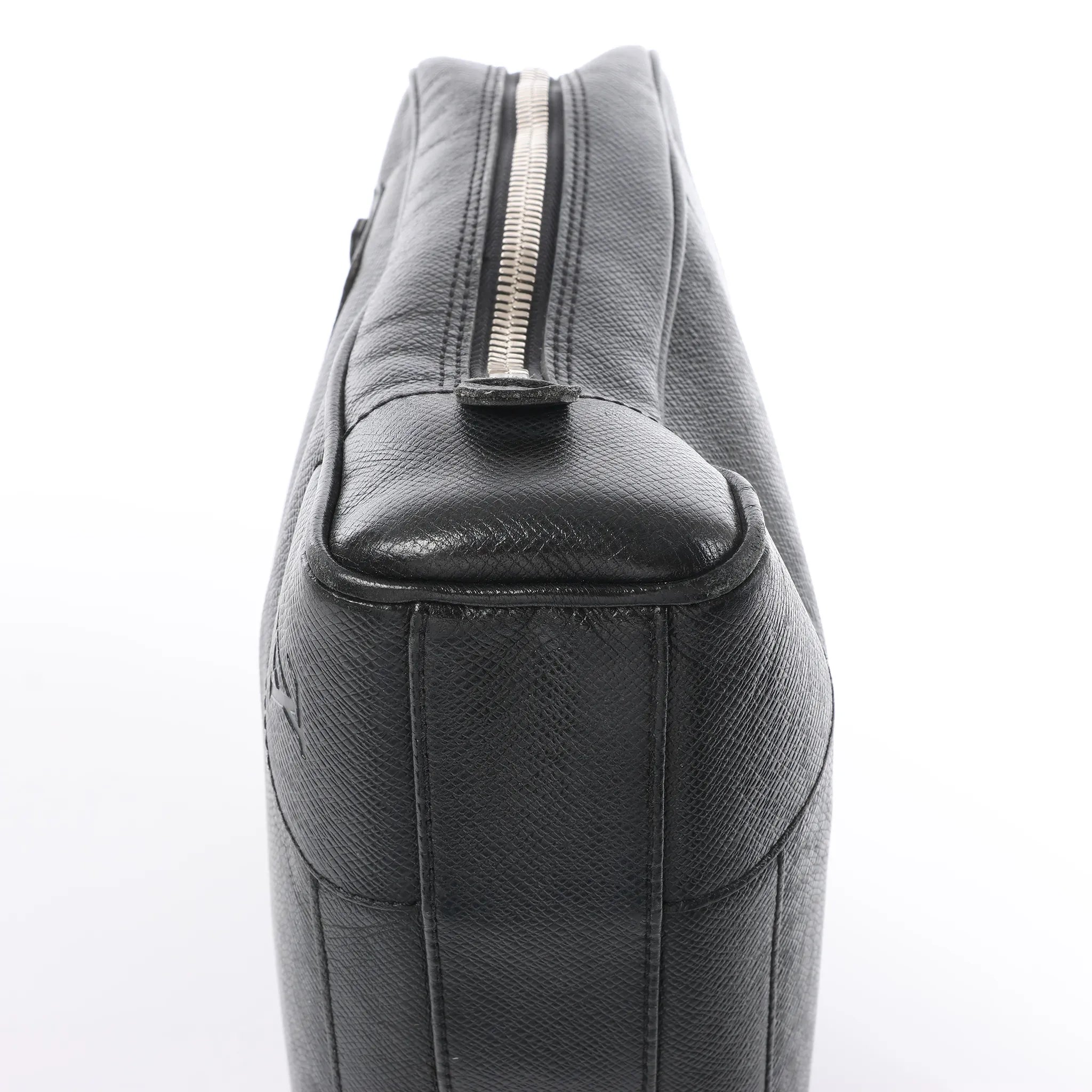 Louis Vuitton Alexander Taiga Leather Handbag in Black M31162