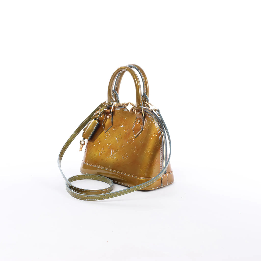 Bolso de mano Louis Vuitton Alma BB Monogram Vernis 2Way en dorado M91677