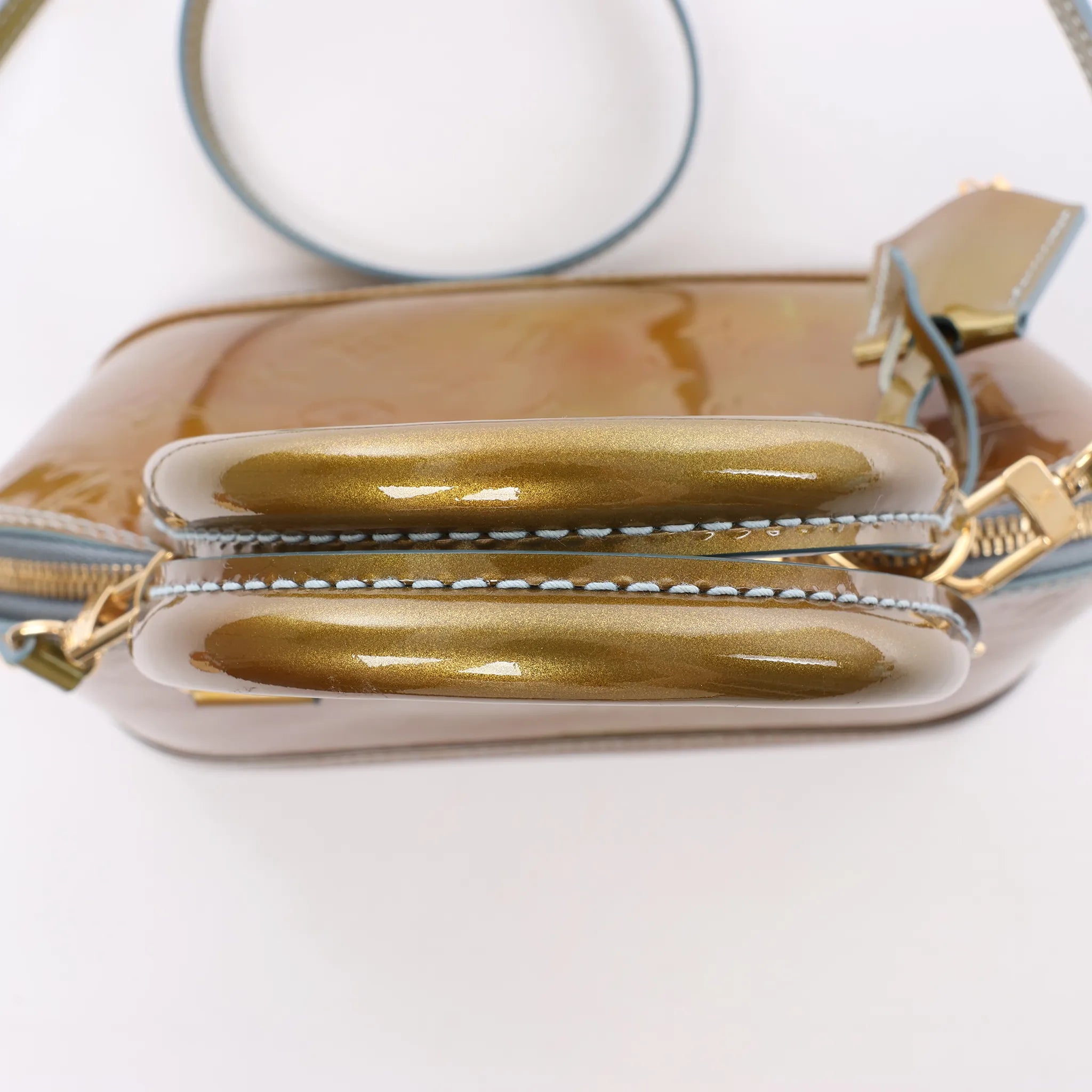 Bolso de mano Louis Vuitton Alma BB Monogram Vernis 2Way en dorado M91677