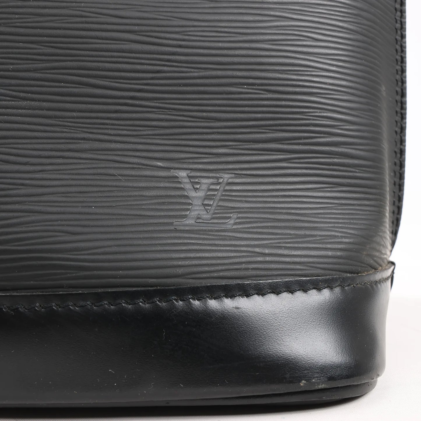 Louis Vuitton Epi Leather Alma PM Handbag in Black M52142
