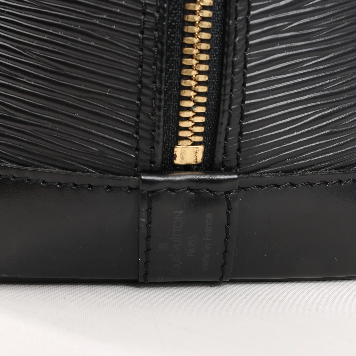 Louis Vuitton Epi Leather Alma PM 2Way Handbag in Black M52142