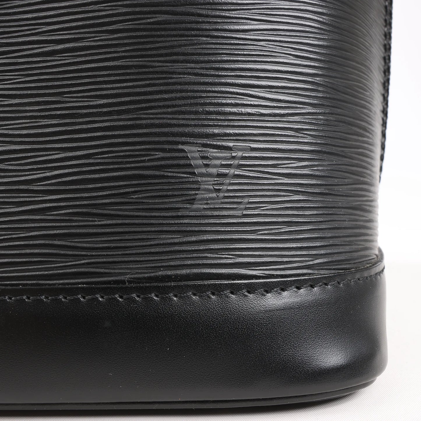 Louis Vuitton Epi Leather Alma PM Handbag in Black M52142