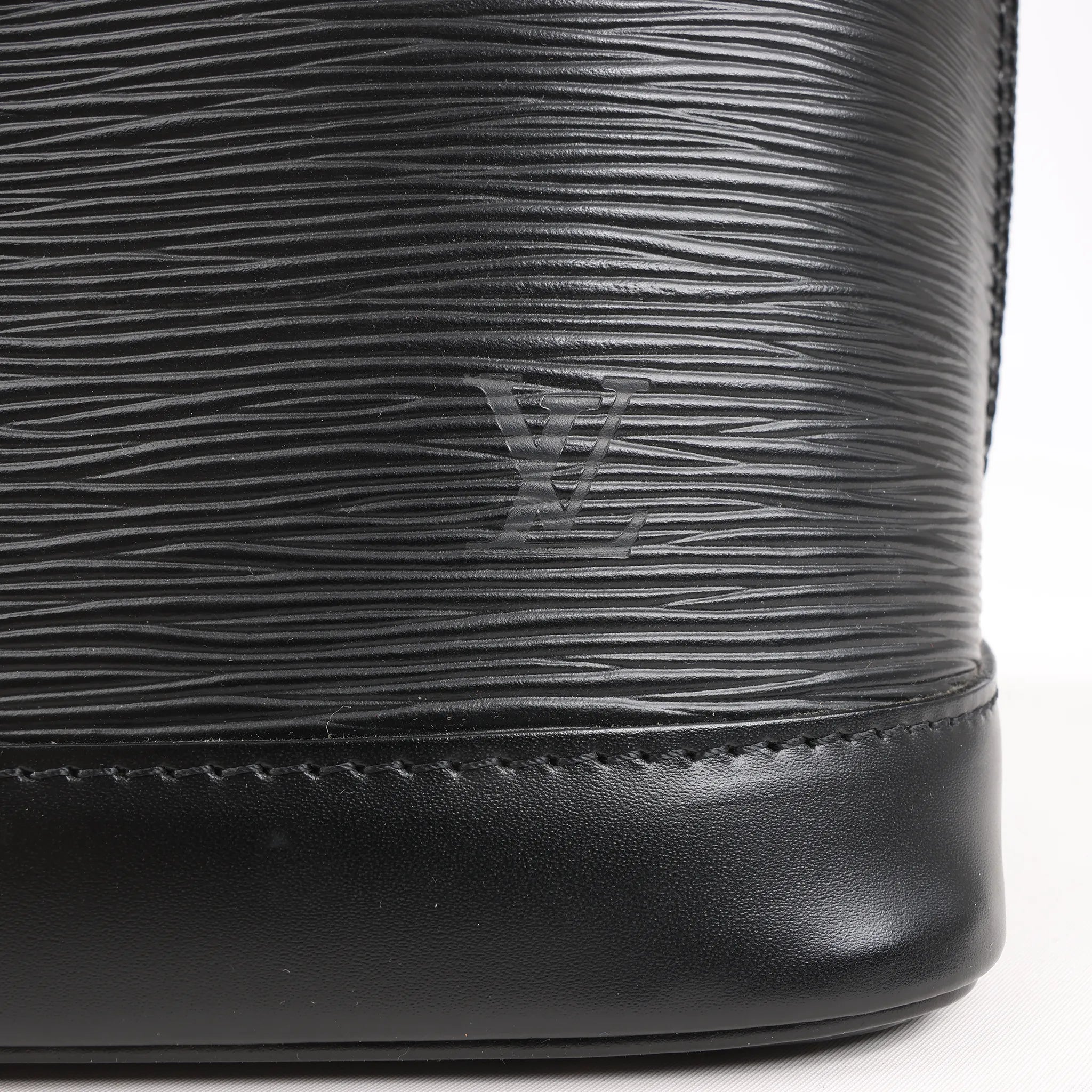 Louis Vuitton Epi Leather Alma PM Handbag in Black M52142