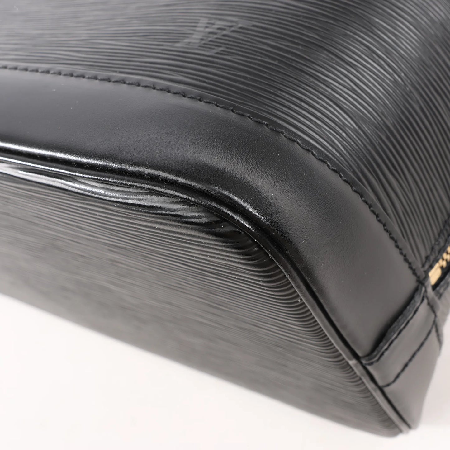 Louis Vuitton Epi Leather Alma PM Handbag in Black M52142