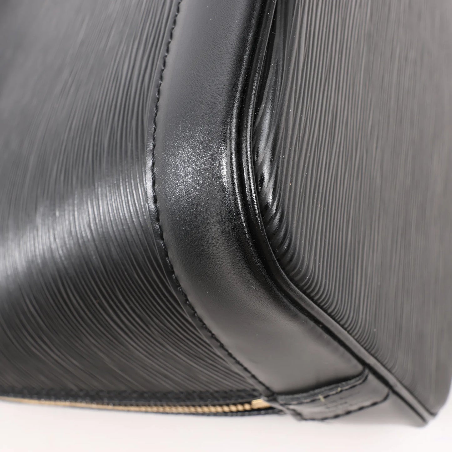 Louis Vuitton Epi Leather Alma PM Handbag in Black M52142