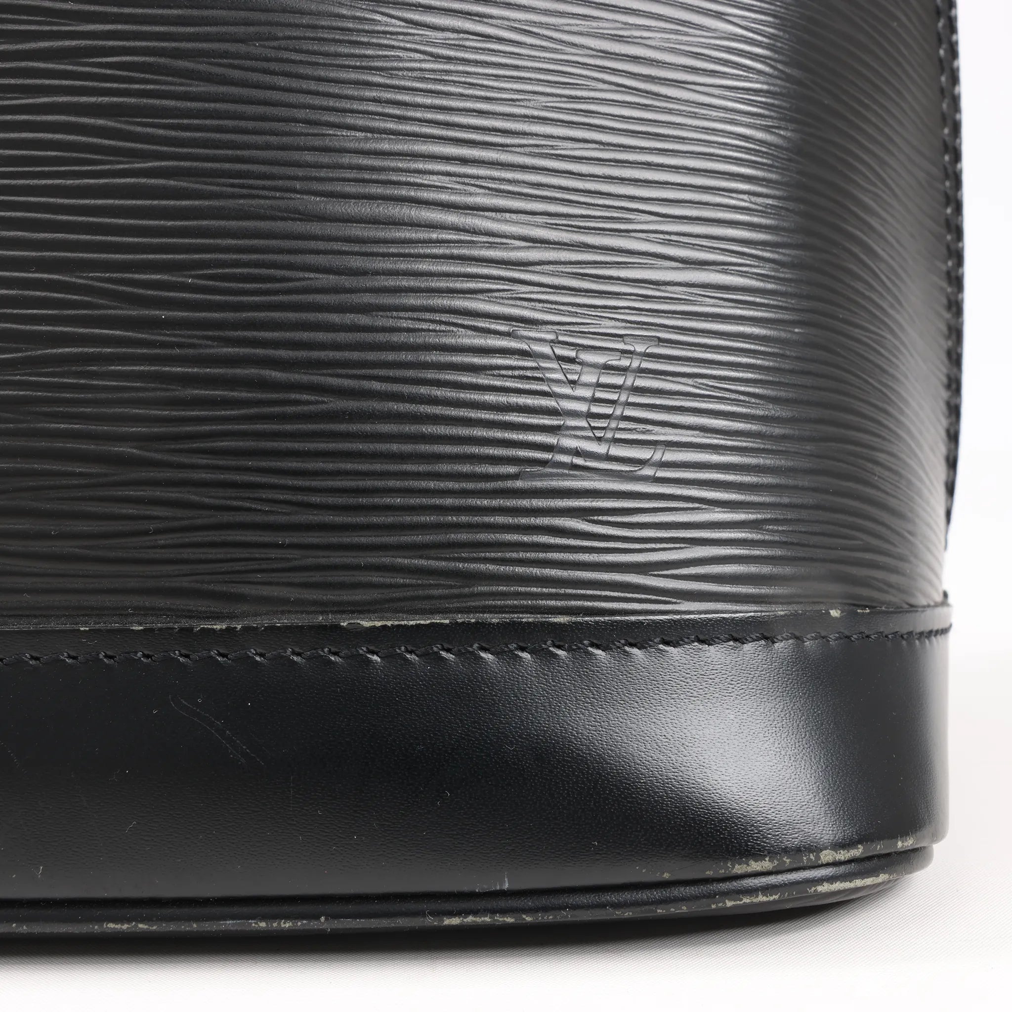 Louis Vuitton Epi Leather Alma PM Handbag in Black M52142
