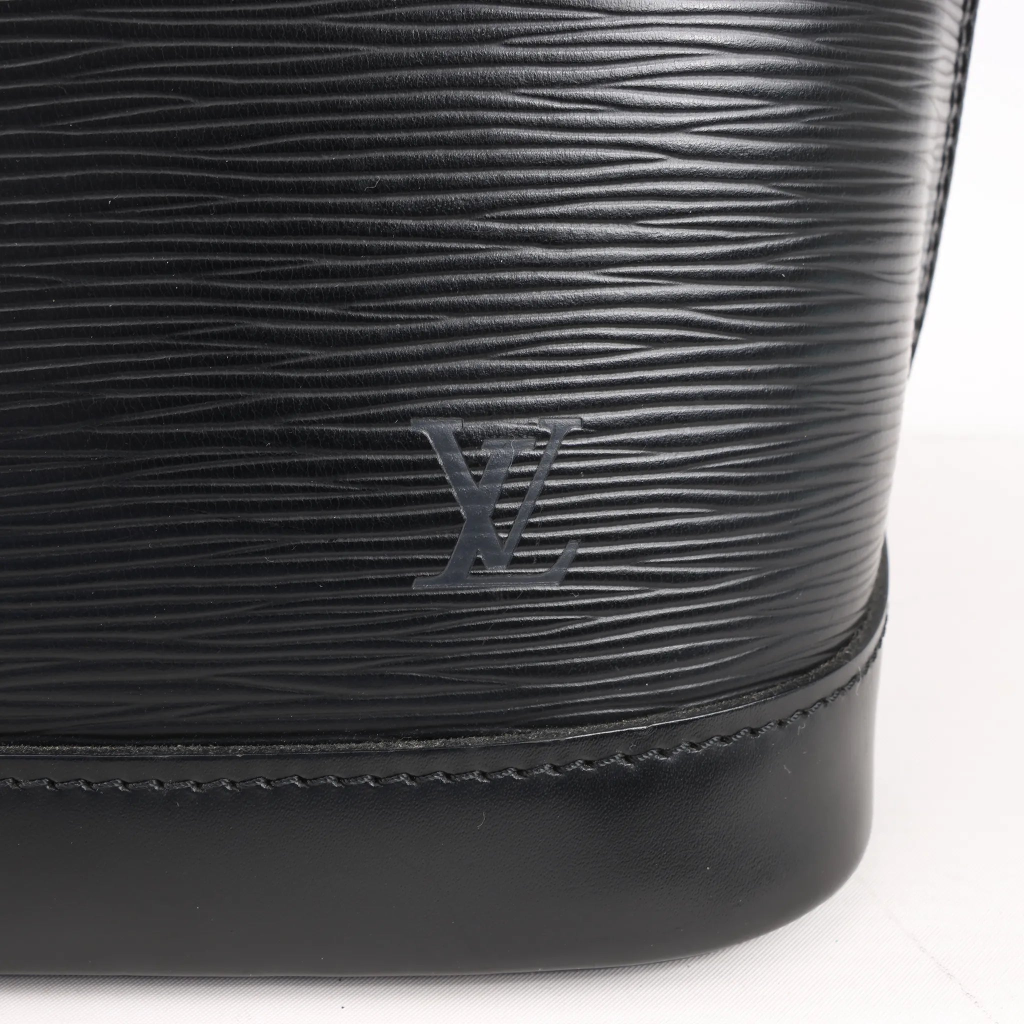 Louis Vuitton Epi Leather Alma PM Handbag in Black M52142