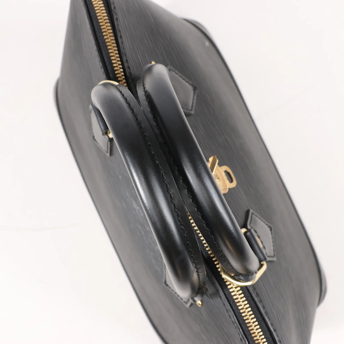 Louis Vuitton Alma PM Handtasche aus Epi-Leder in Schwarz M52142