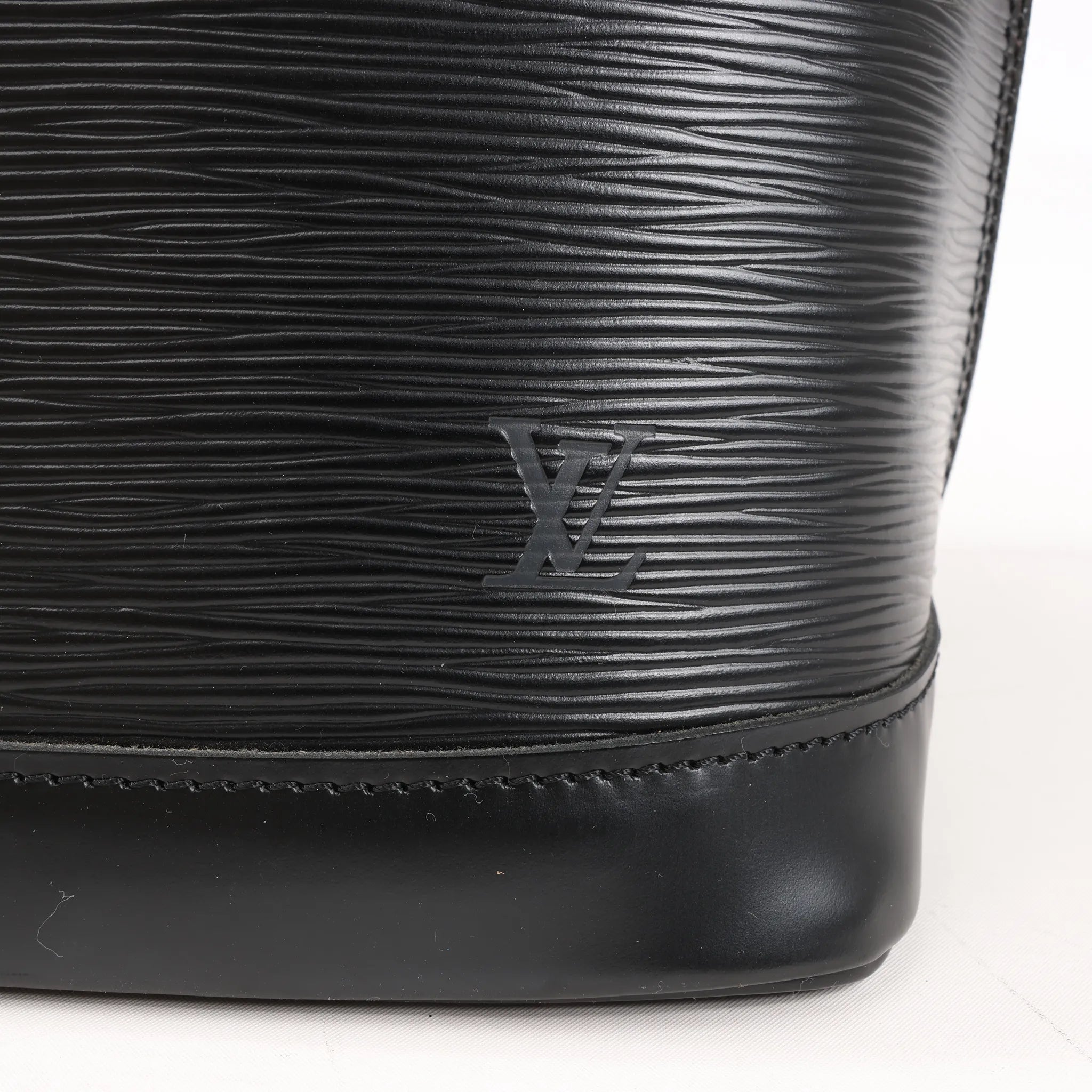 Louis Vuitton Epi Leather Alma PM Handbag in Black M52142