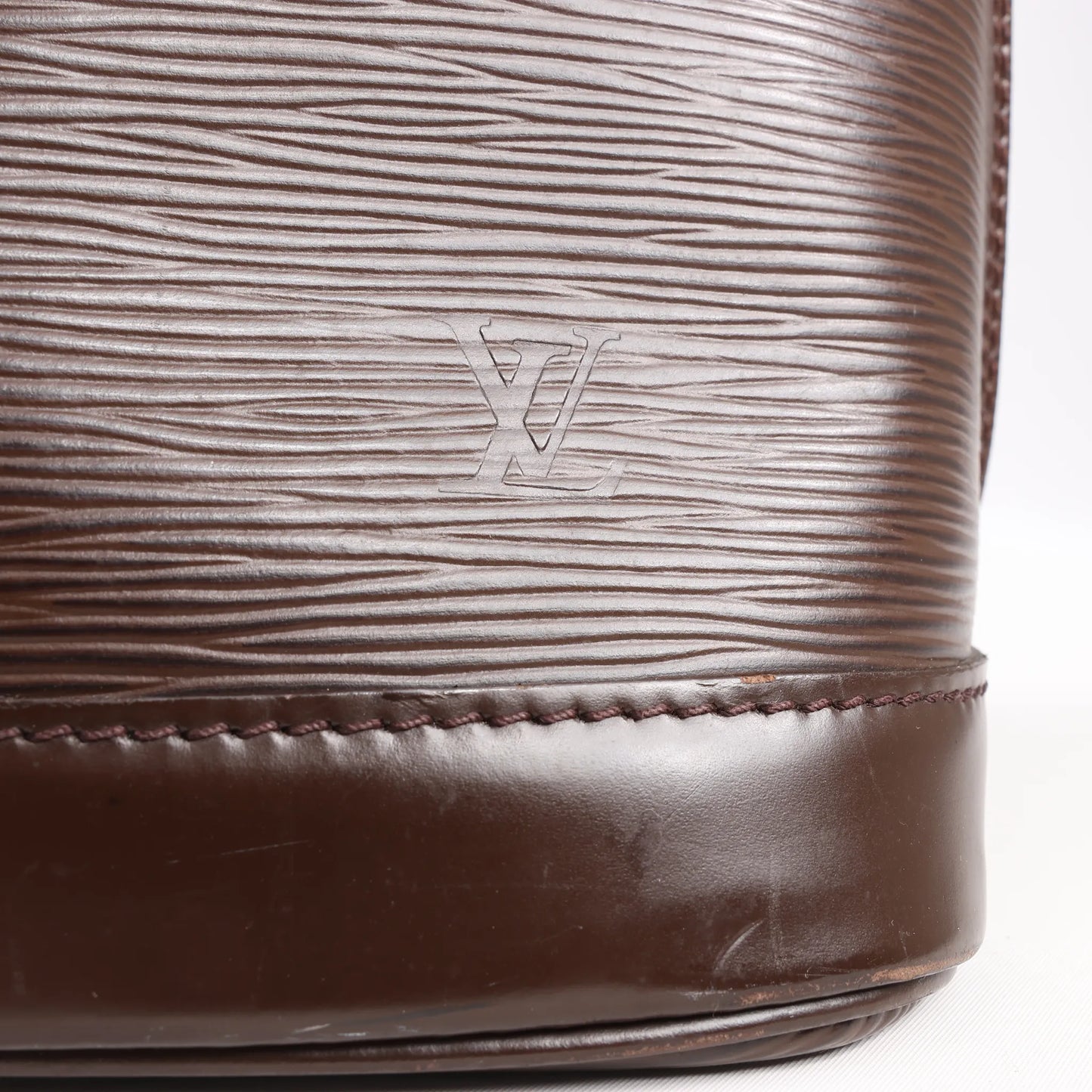 Louis Vuitton Alma PM Epi Leather Handbag in Brown M52143