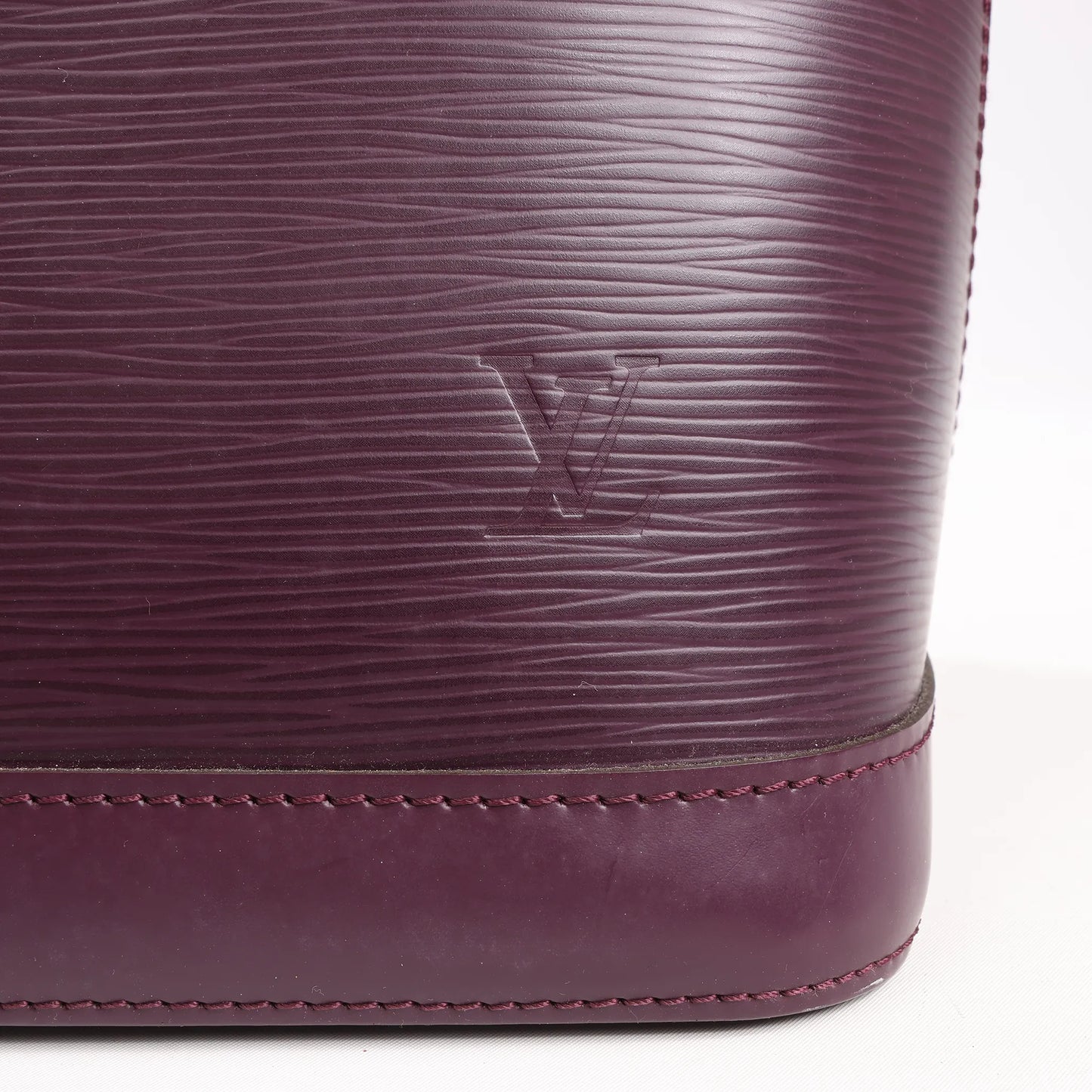 Louis Vuitton Alma Epi Leather Handbag in Purple M5280K