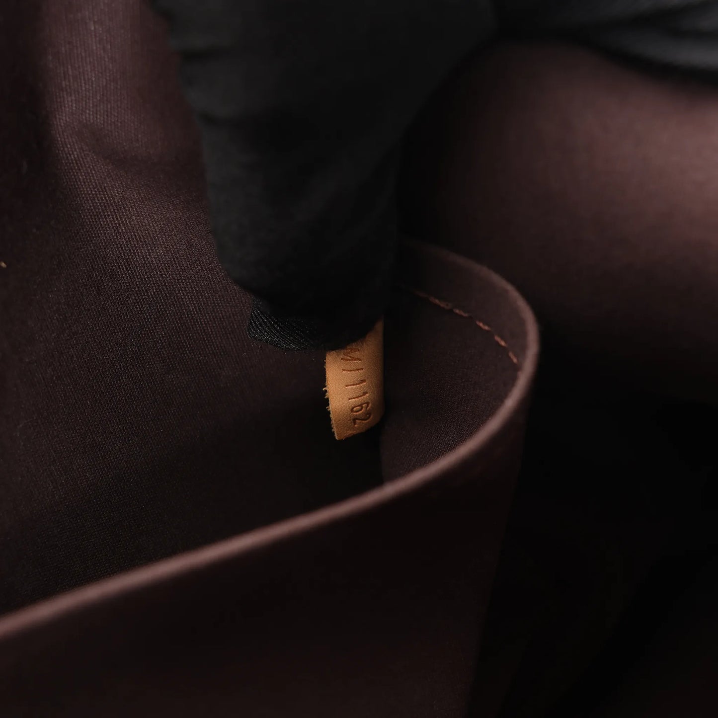 Louis Vuitton Vernis Alma GM Handbag in Burgundy M91687