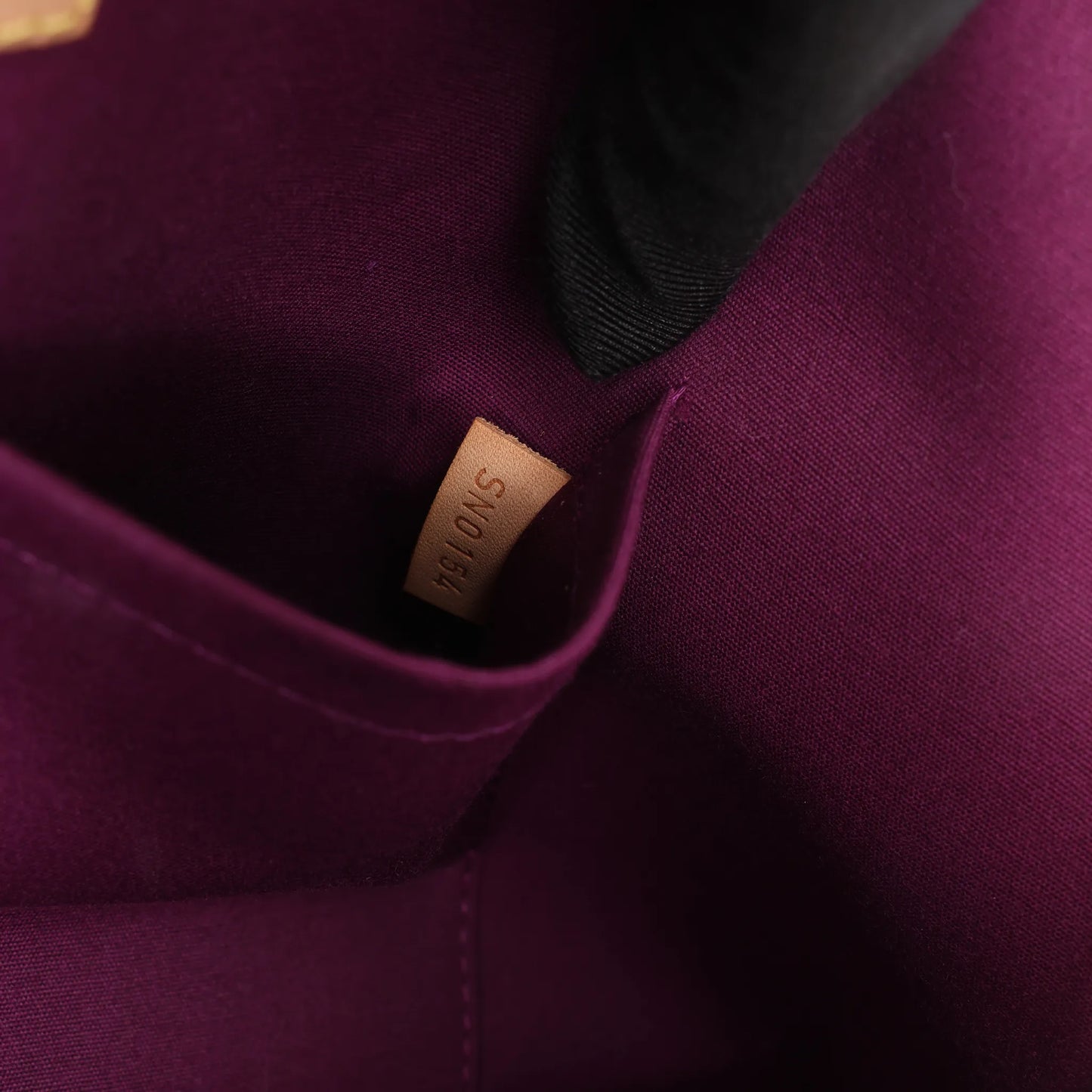 Louis Vuitton Alma GM Vernis Handbag in Burgundy M93594