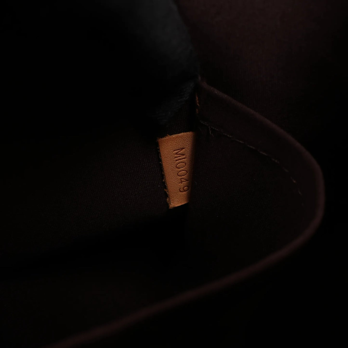 Louis Vuitton Vernis Alma GM Handbag in Amarante M93595