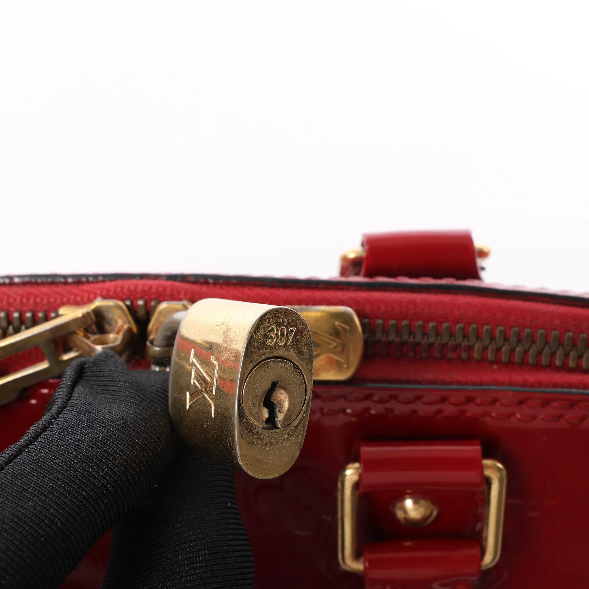 Louis Vuitton Alma GM Vernis Leather Handbag in Red M93596