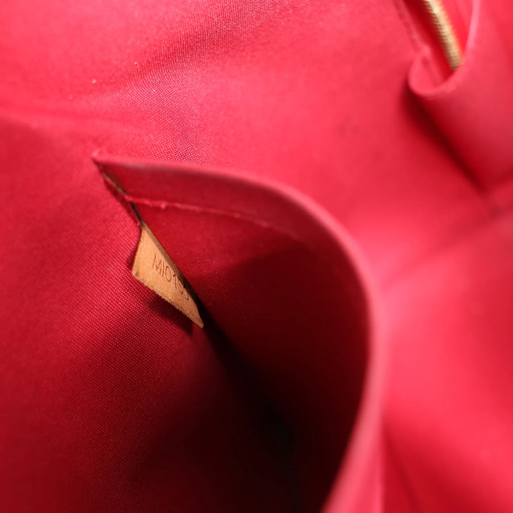 Louis Vuitton Alma GM Vernis Leather Handbag in Red M93596