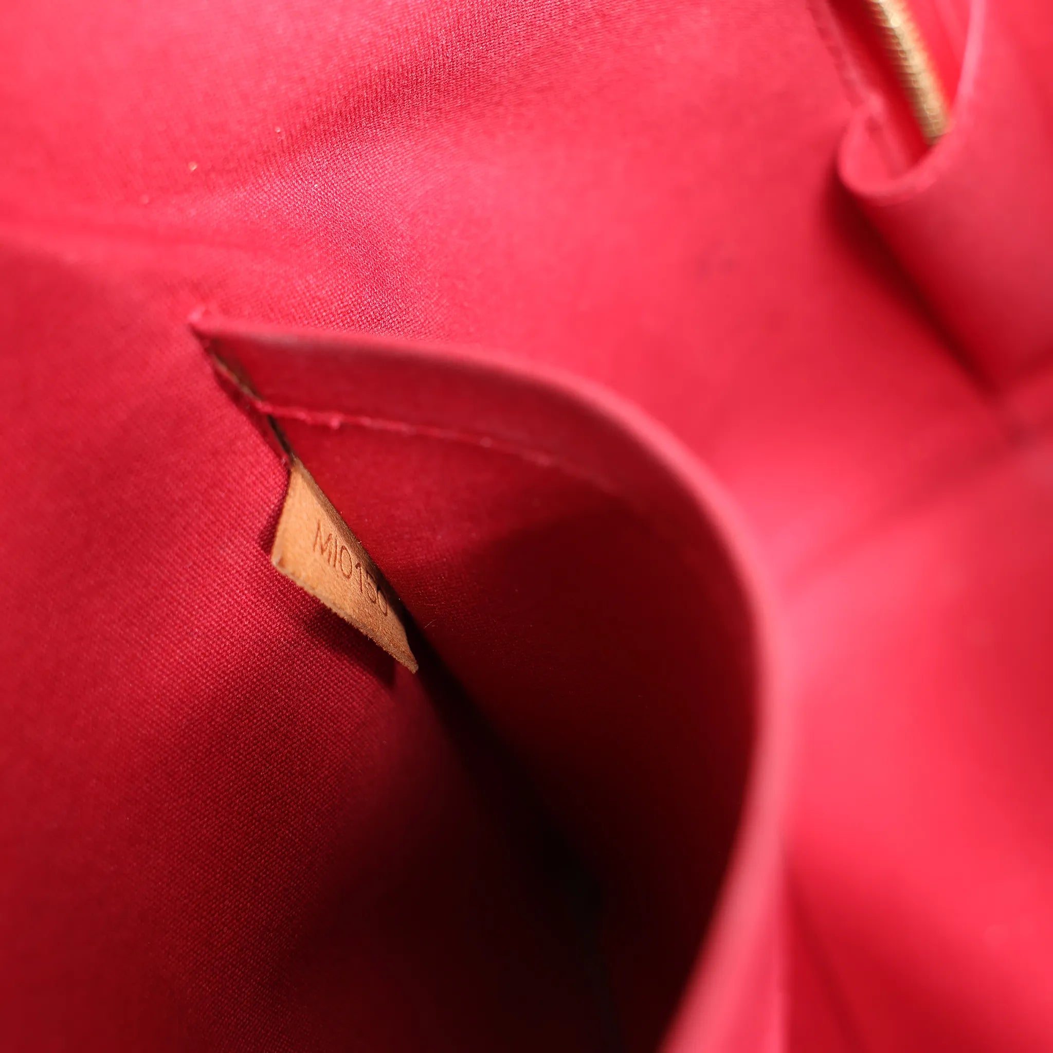 Louis Vuitton Alma GM Vernis Leather Handbag in Red M93596