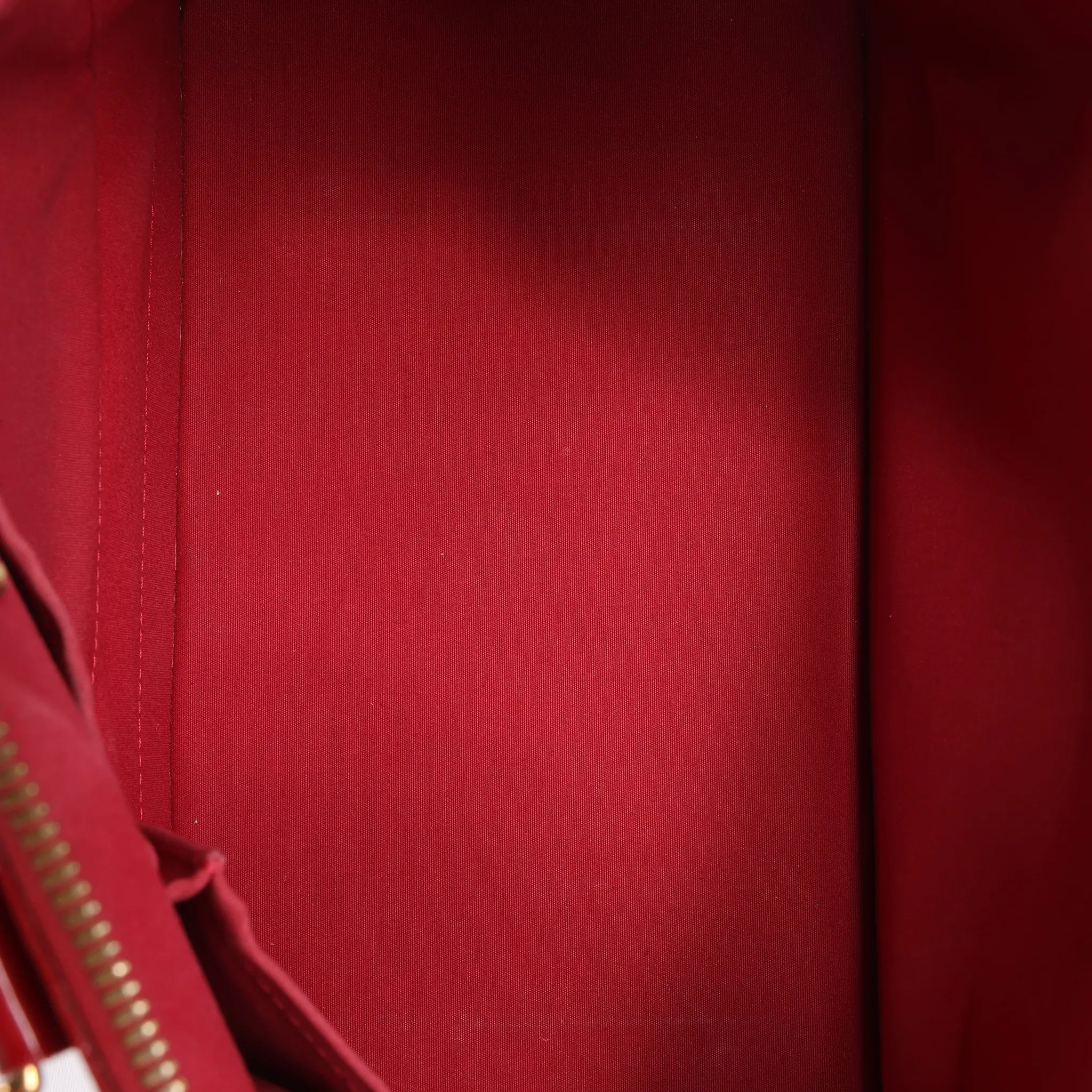 Louis Vuitton Alma GM Vernis Leather Handbag in Red M93596