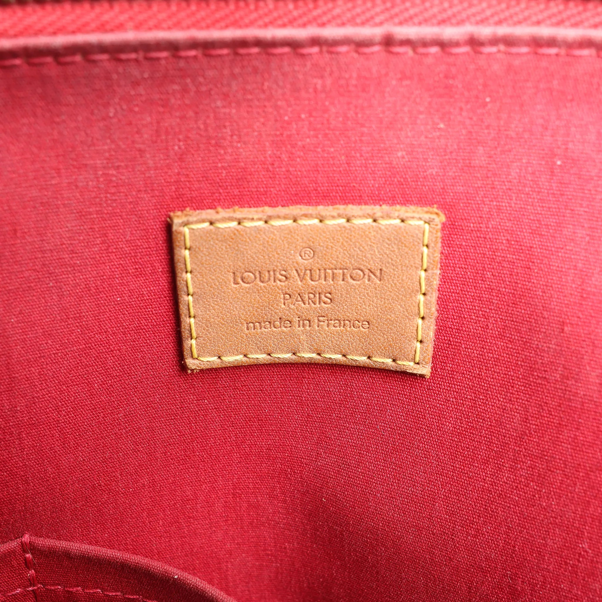 Louis Vuitton Alma GM Vernis Leather Handbag in Red M93596