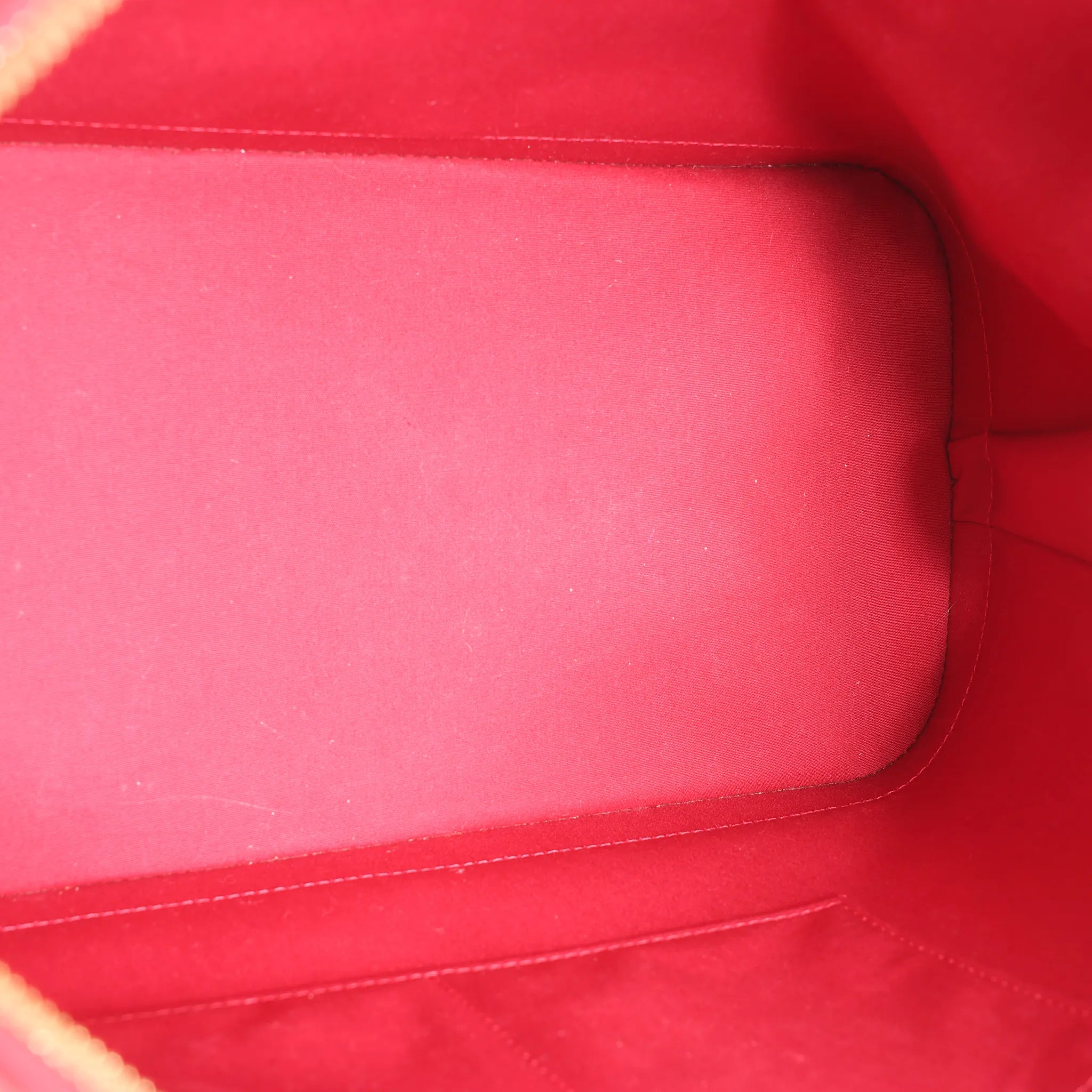 Louis Vuitton Alma GM Vernis Leather Handbag in Red M93596