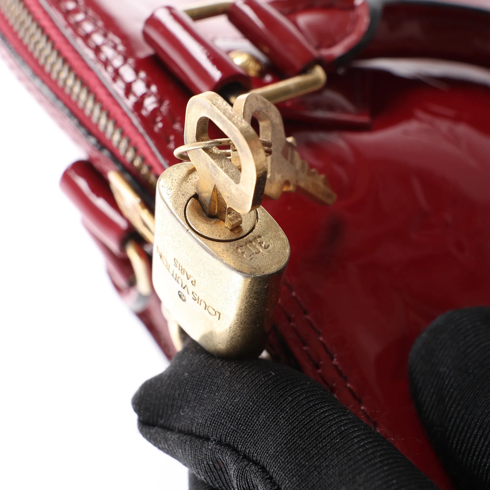 Louis Vuitton Alma GM Vernis Leather Handbag in Red M93596