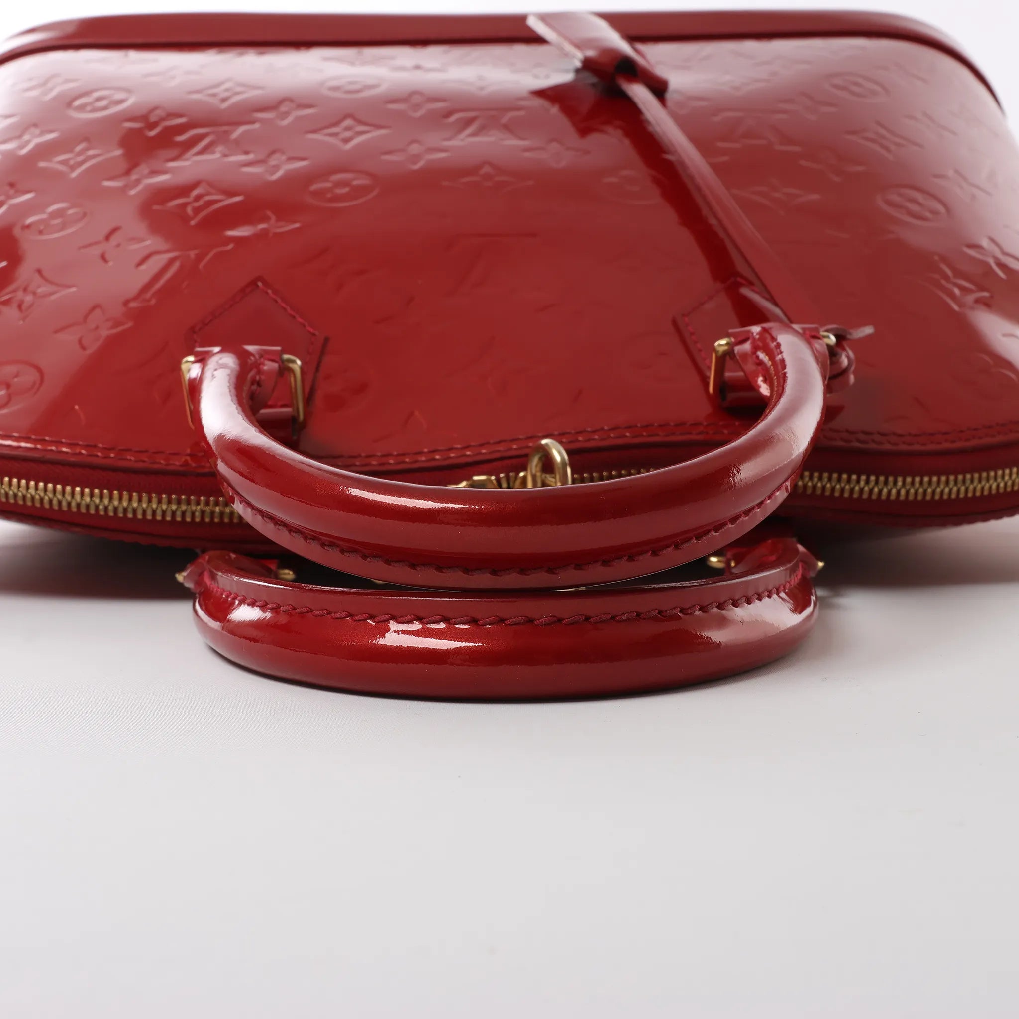 Louis Vuitton Alma GM Vernis Leather Handbag in Red M93596