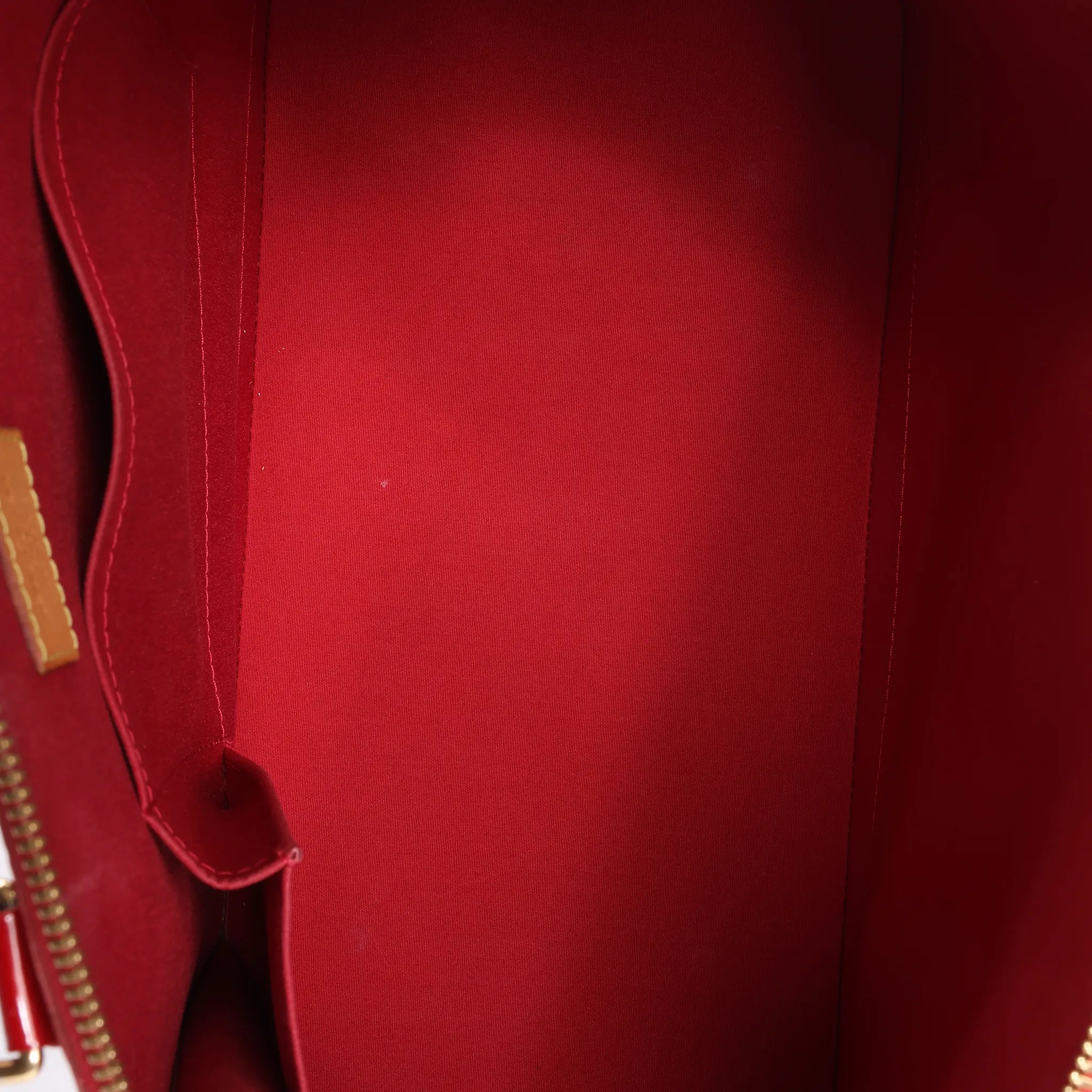 Louis Vuitton Alma GM Vernis Leather Handbag in Red M93596