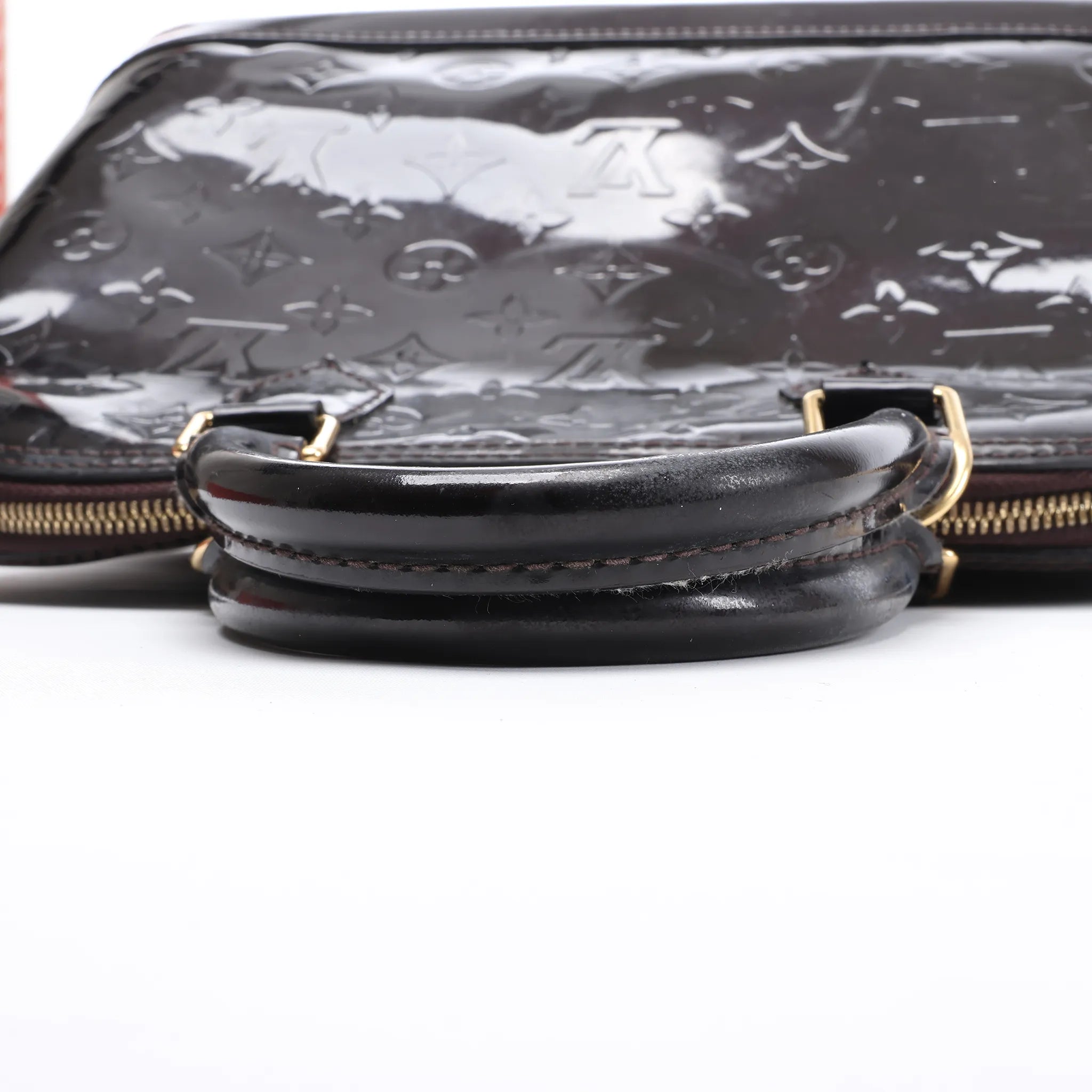Louis Vuitton Alma MM Vernis Leather 2 Way Handbag in Amarante M90024