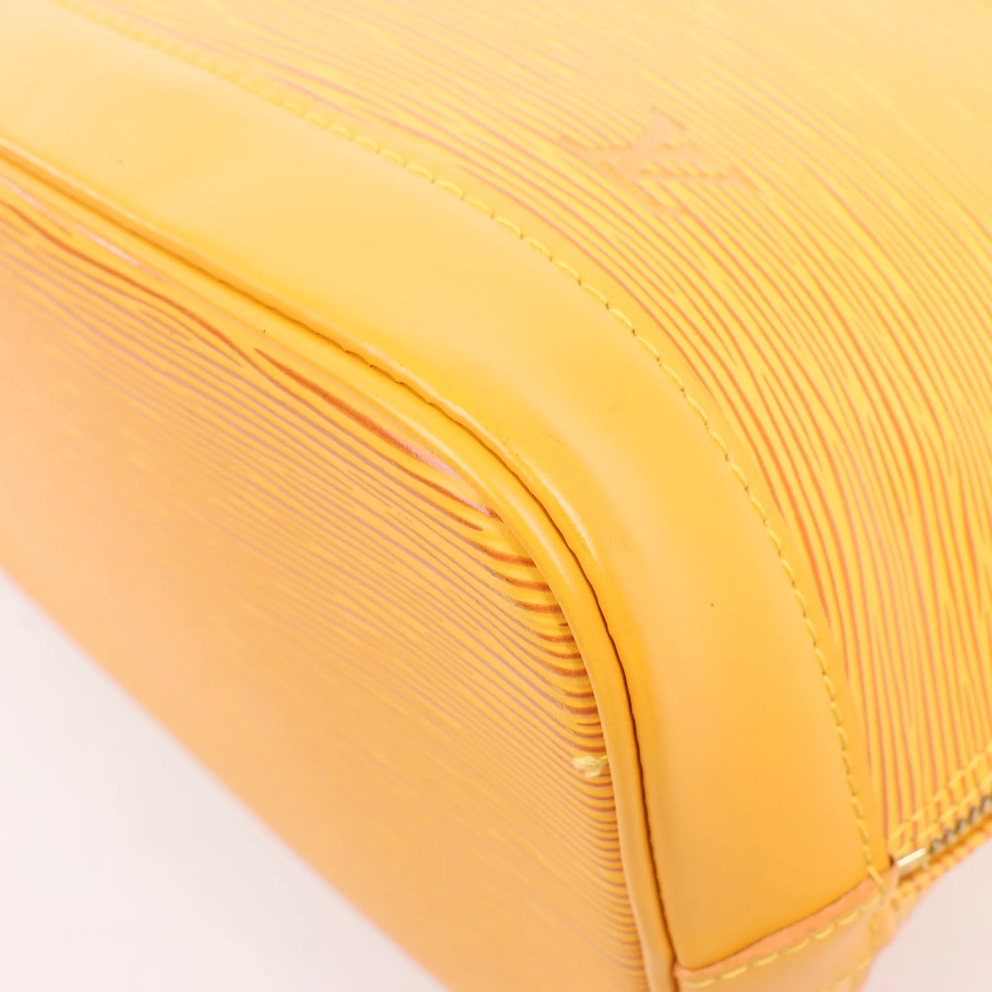 Sac à main Louis Vuitton Alma PM en cuir épi jaune M40619