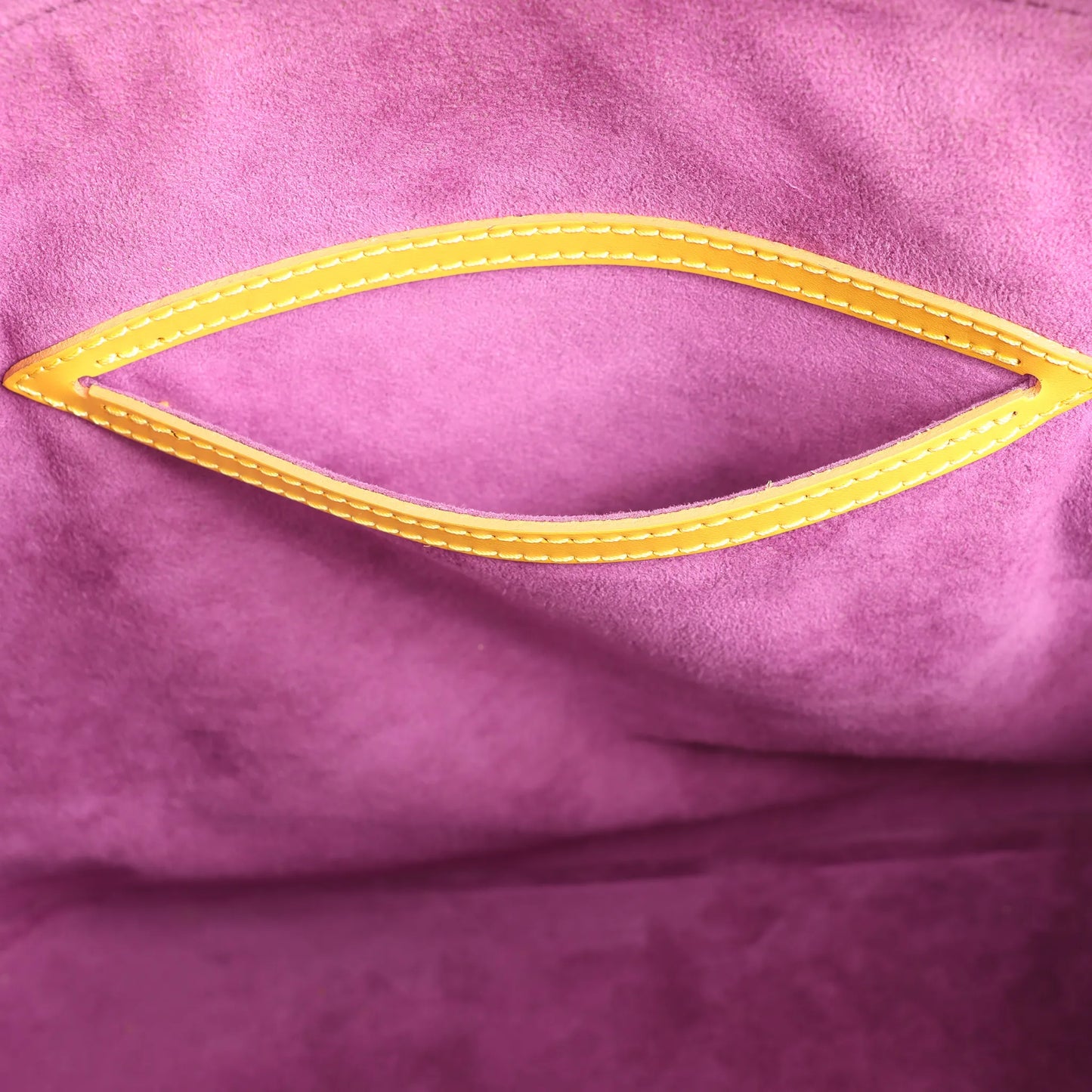 Sac à main Louis Vuitton Alma PM en cuir épi jaune M40619