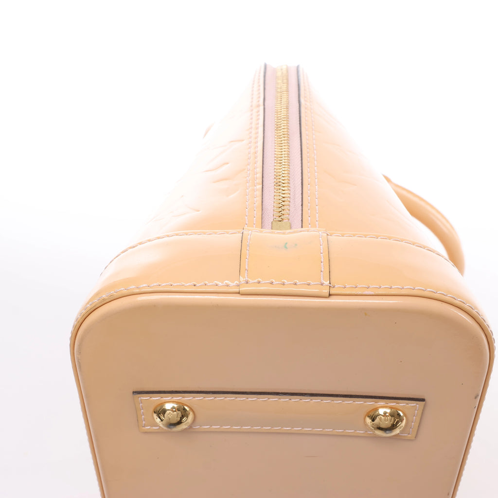 Louis Vuitton Alma PM Vernis Handbag in Beige M90170