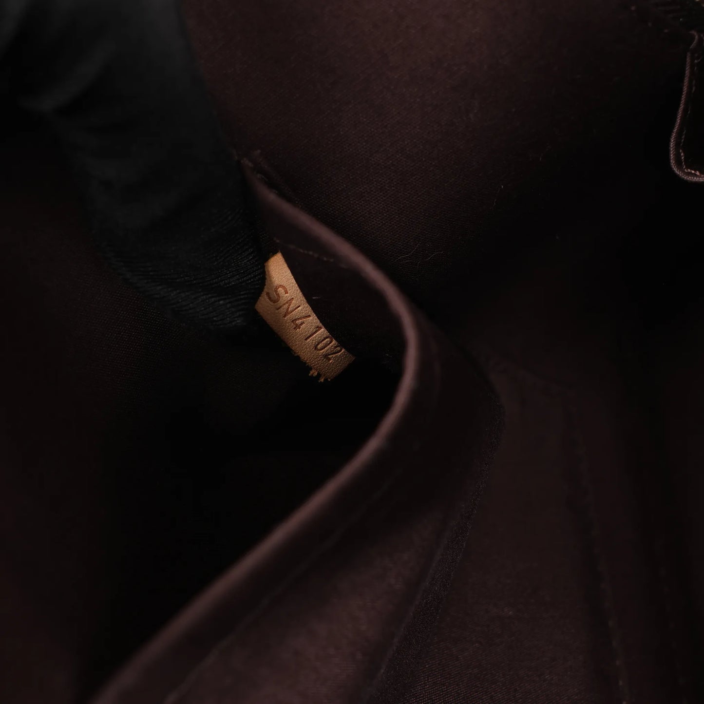 Louis Vuitton Vernis Alma PM Handtasche in Amarante M91611