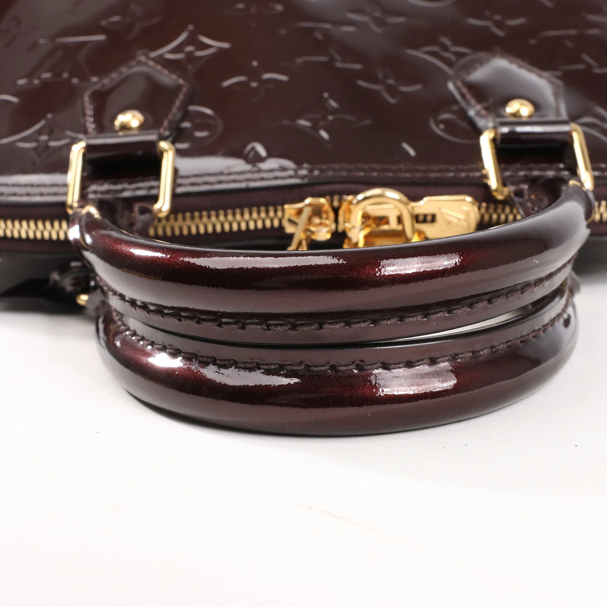 Louis Vuitton Vernis Alma PM Handbag in Amarante M91611