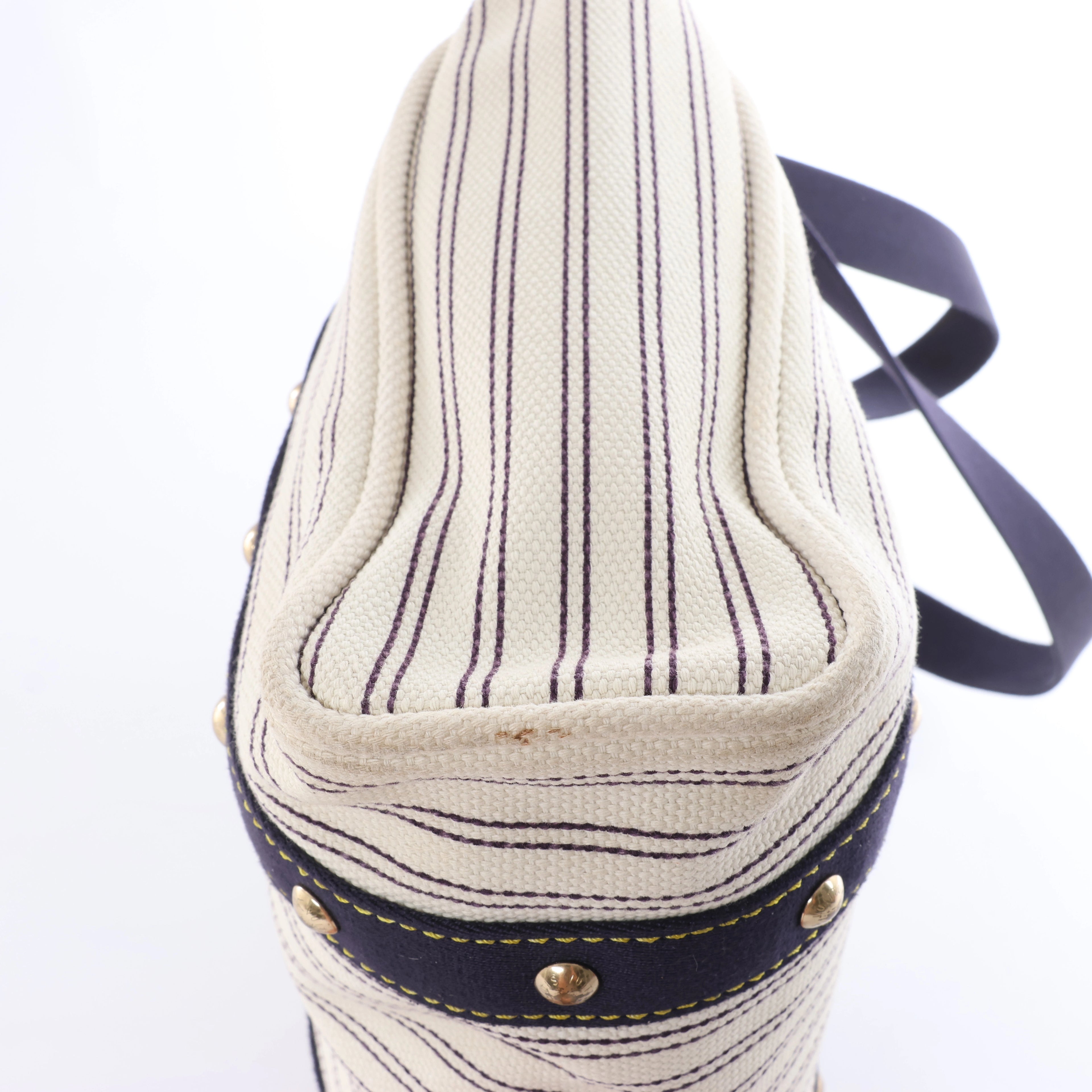 Bolso de hombro LockMe de Louis Vuitton en negro