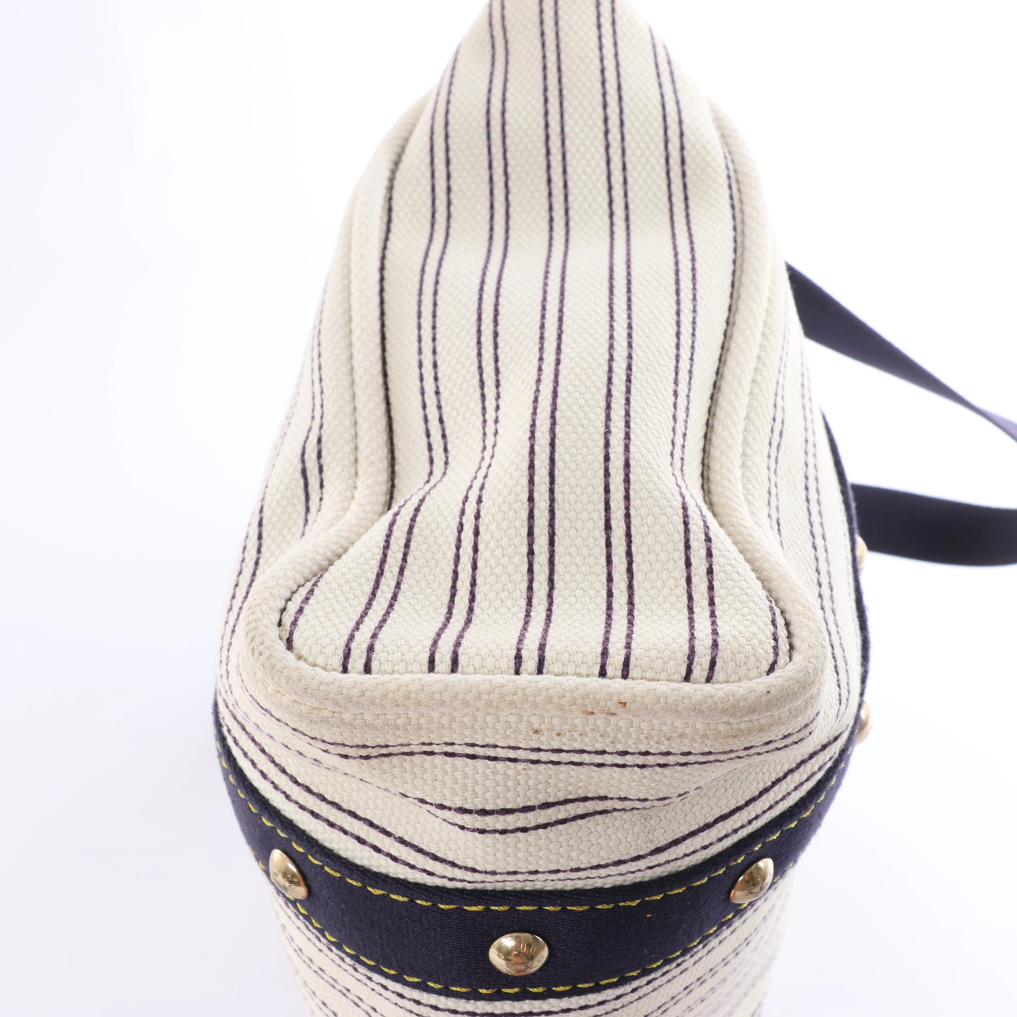 Bolso de hombro LockMe de Louis Vuitton en negro