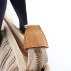 Bolso de hombro LockMe de Louis Vuitton en negro