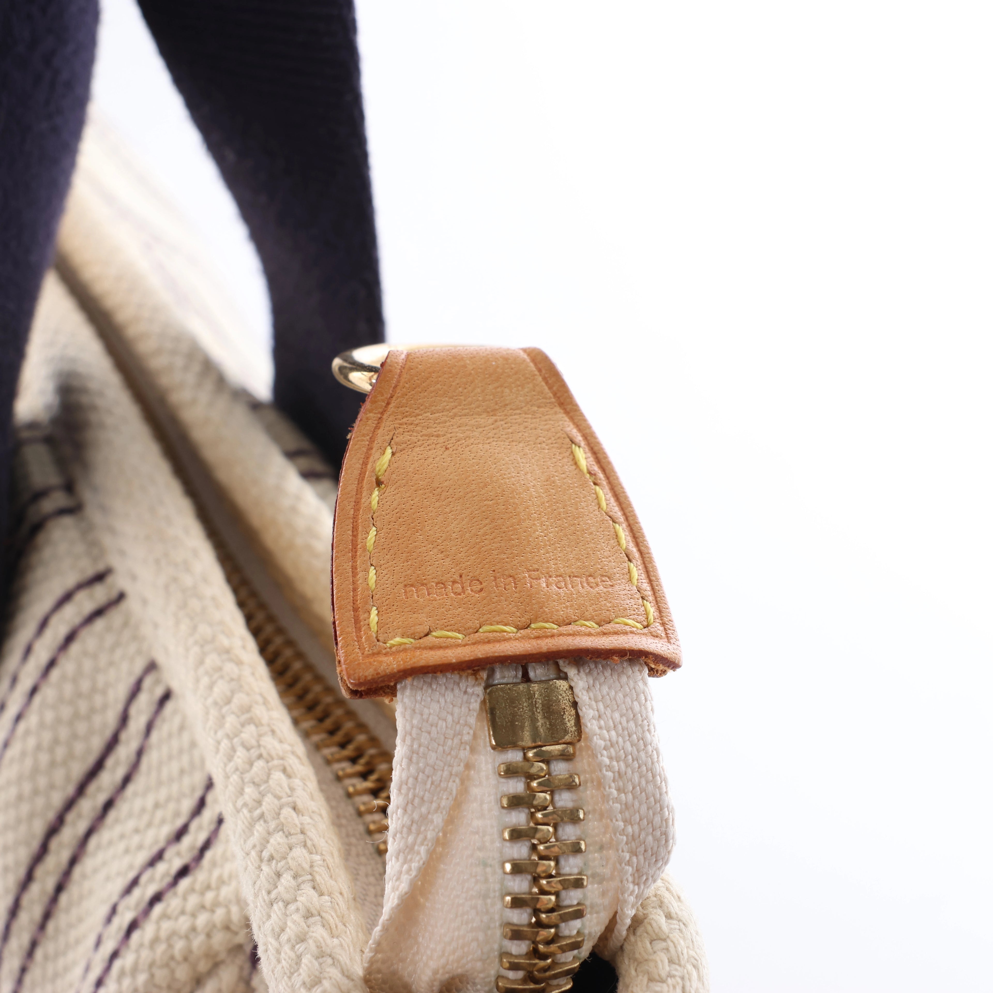 Bolso de hombro LockMe de Louis Vuitton en negro