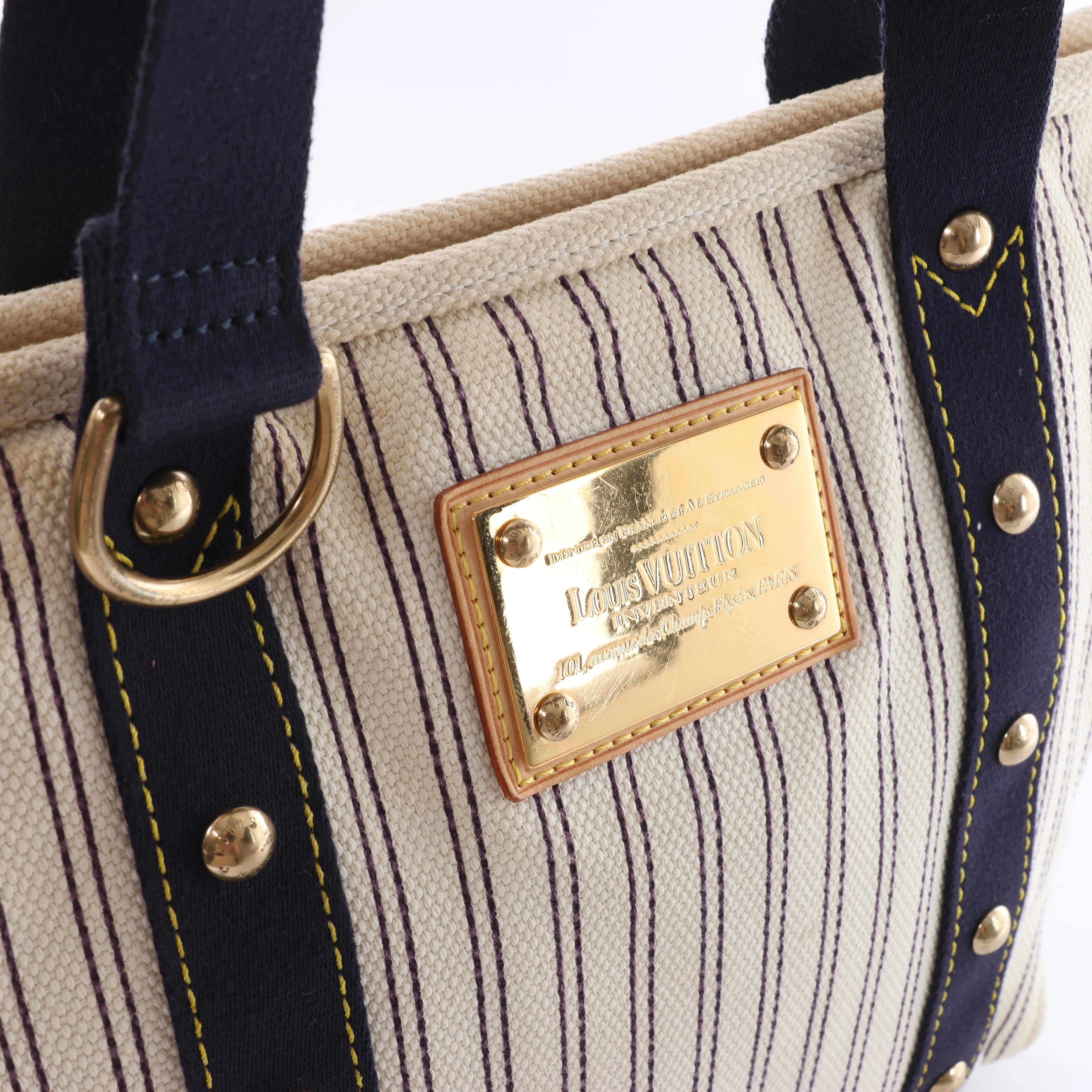 Bolso de hombro LockMe de Louis Vuitton en negro