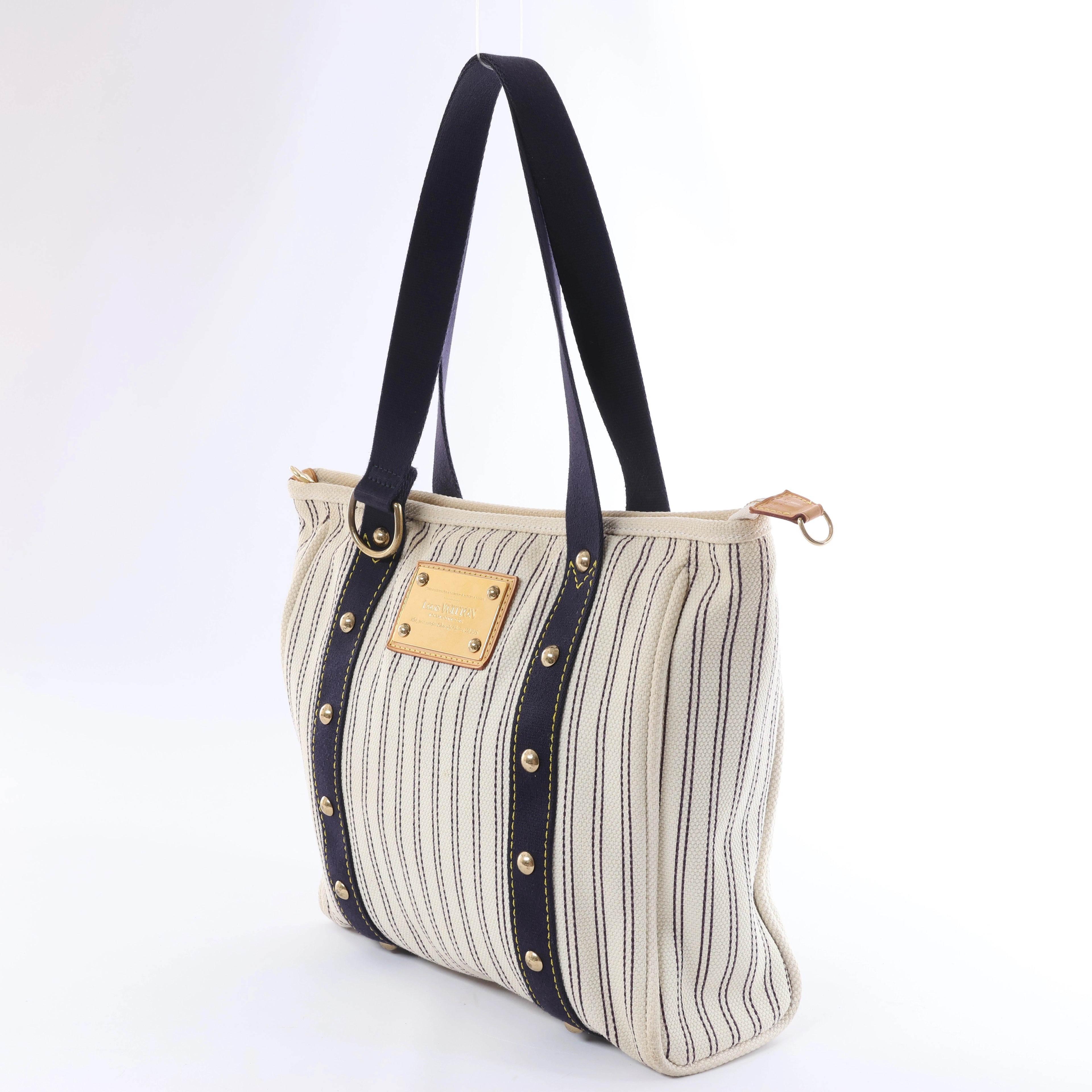 Bolso de hombro LockMe de Louis Vuitton en negro