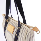Bolso de hombro LockMe de Louis Vuitton en negro