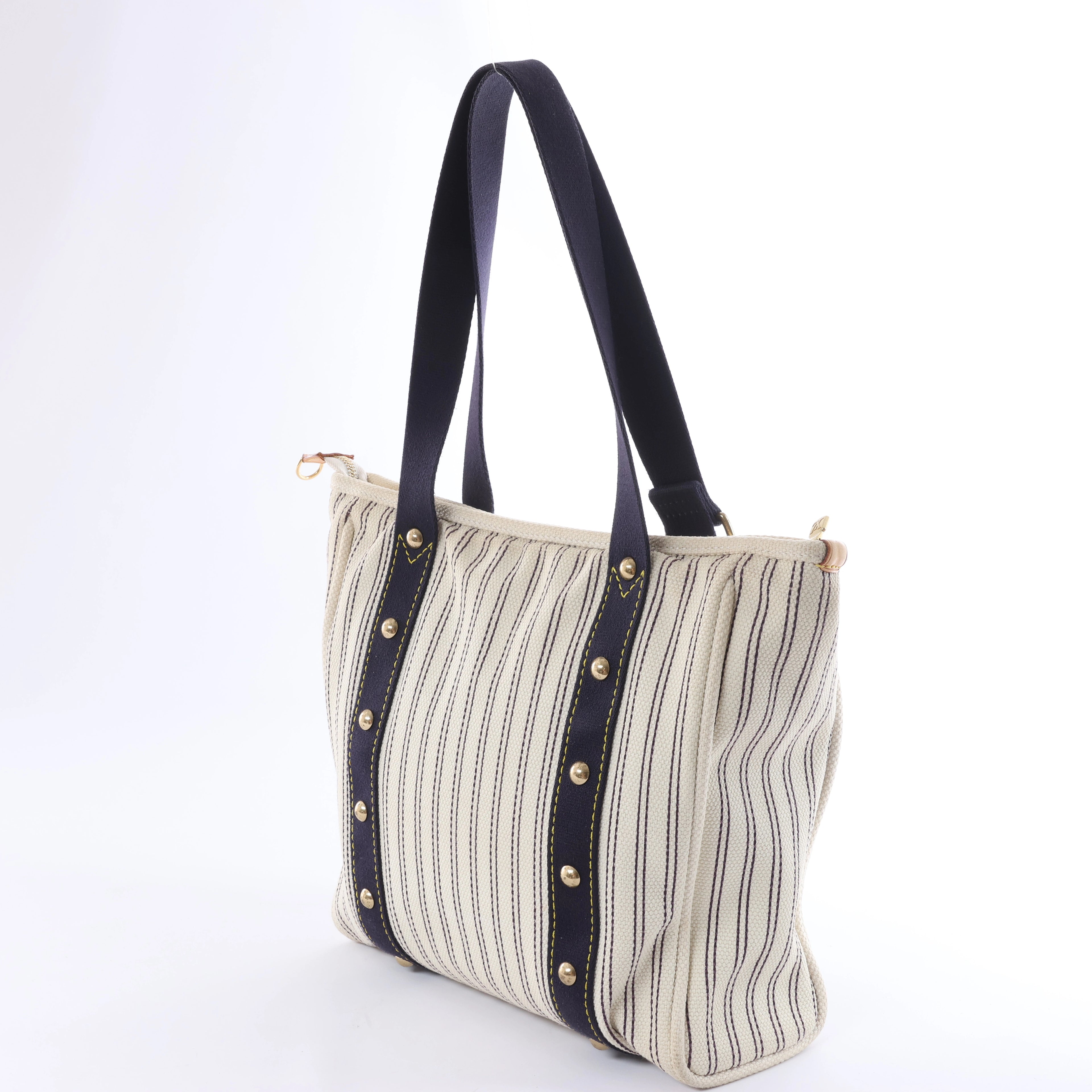 Bolso de hombro LockMe de Louis Vuitton en negro