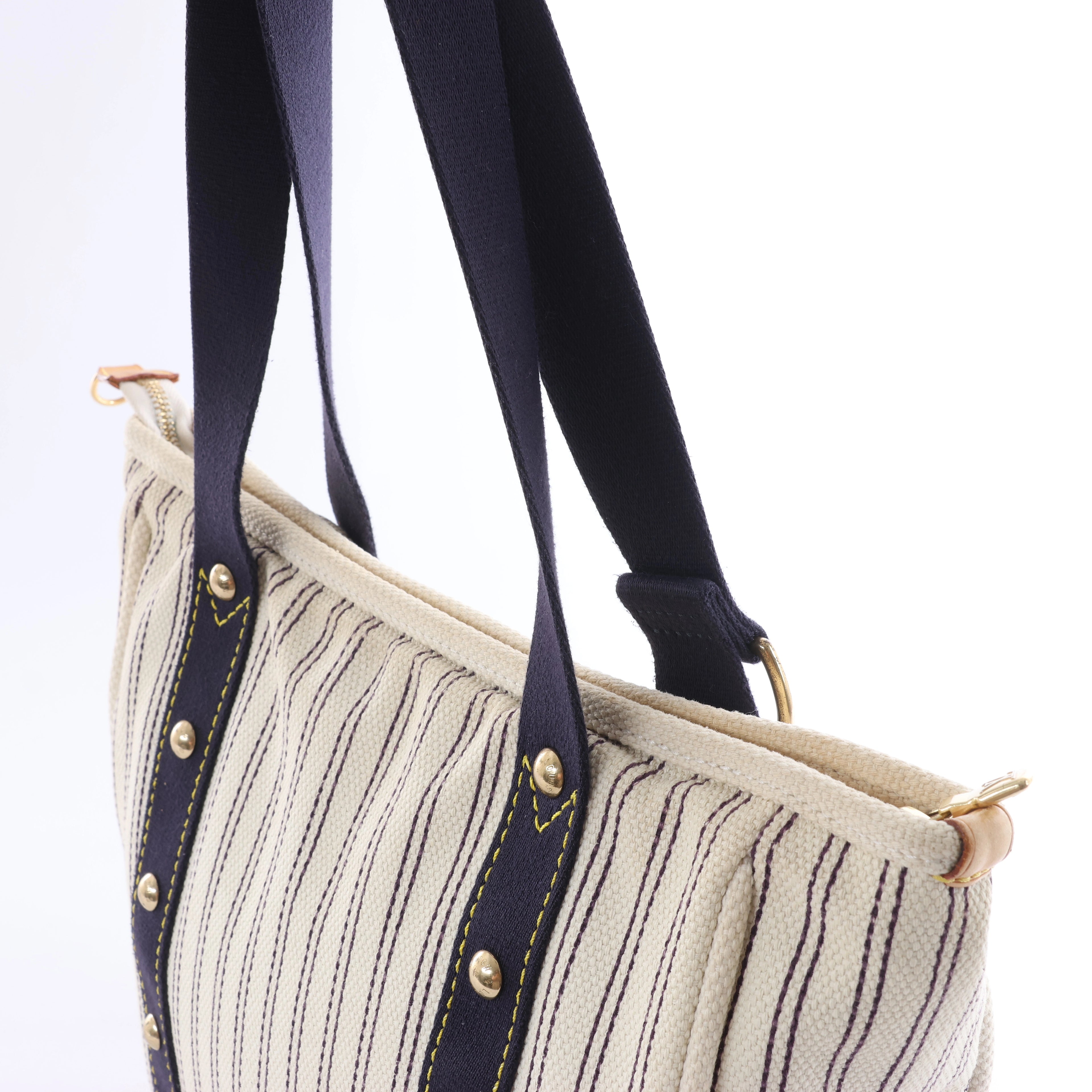 Bolso de hombro LockMe de Louis Vuitton en negro