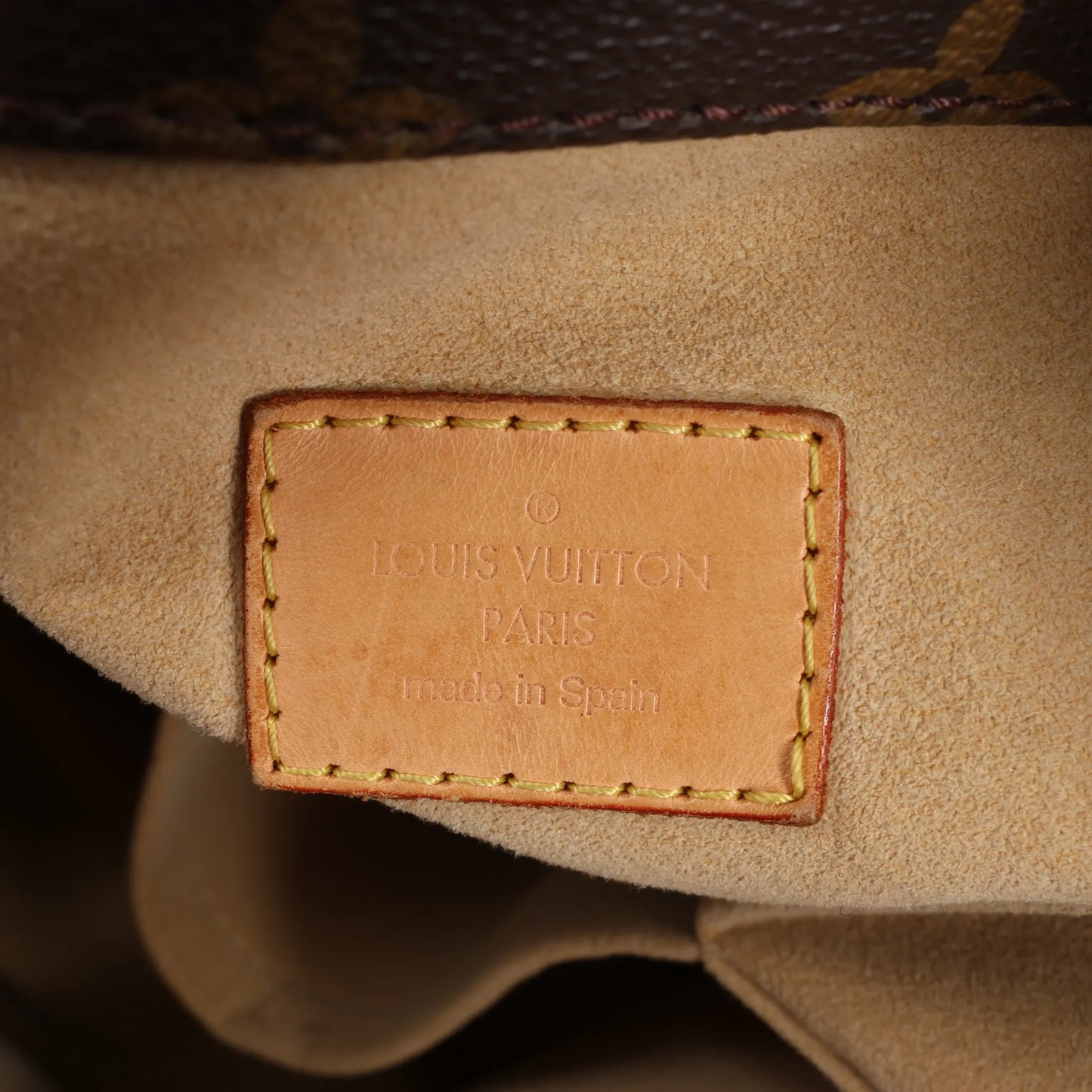 Louis Vuitton Artsy GM Monogram Shoulder Bag in Brown M40259