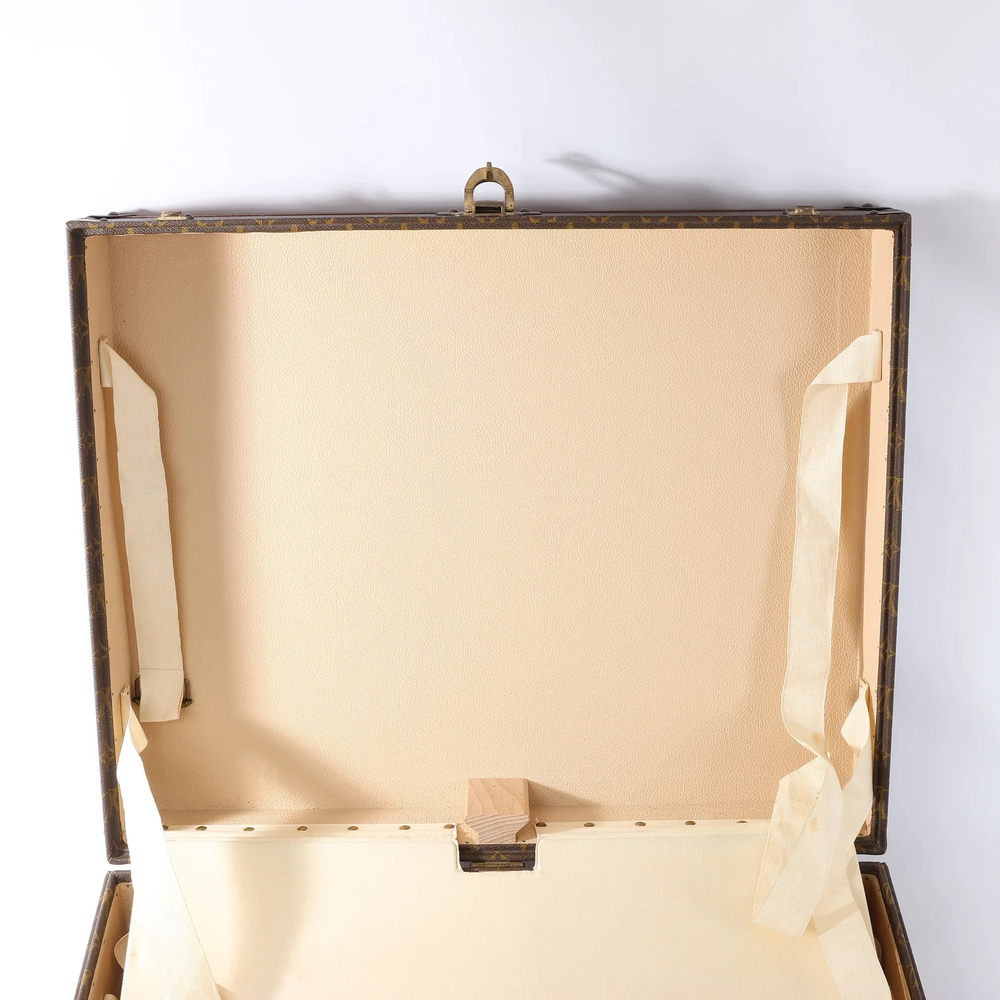 Louis Vuitton Bisten Monogram Canvas Handbag in Brown 903993