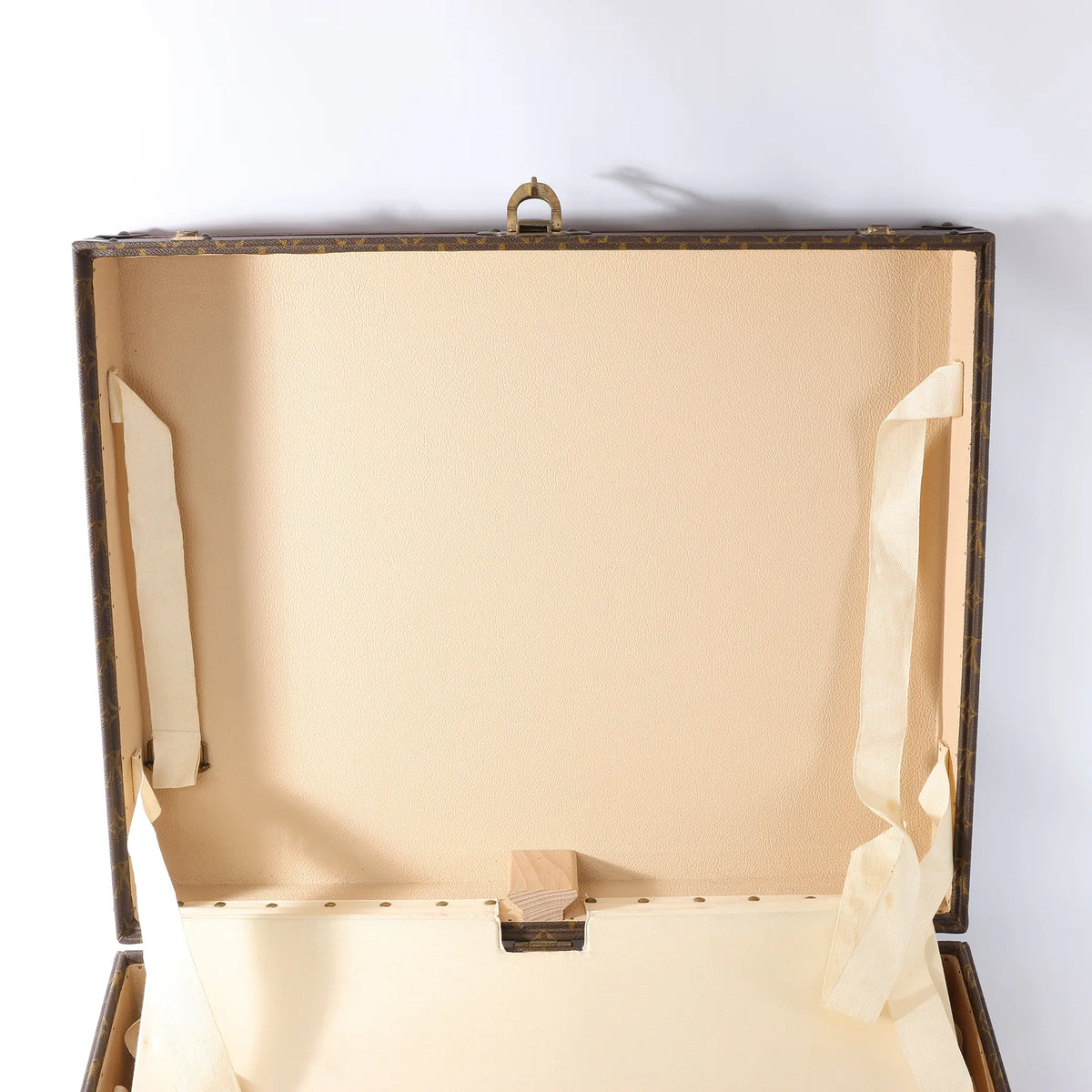 Louis Vuitton Bisten Monogram Canvas Handbag in Brown 903993
