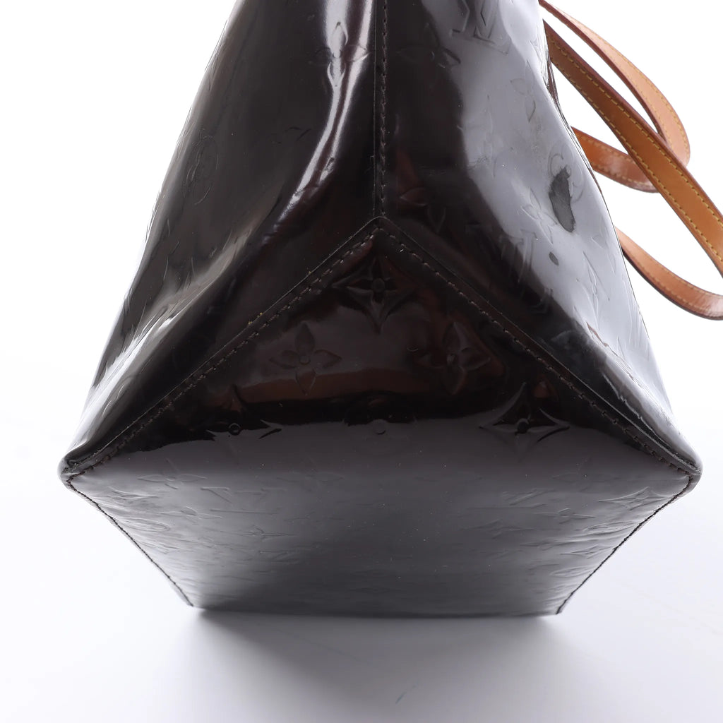 Louis Vuitton Bellevue GM Vernis Leather Shoulder Bag in Burgundy M93589